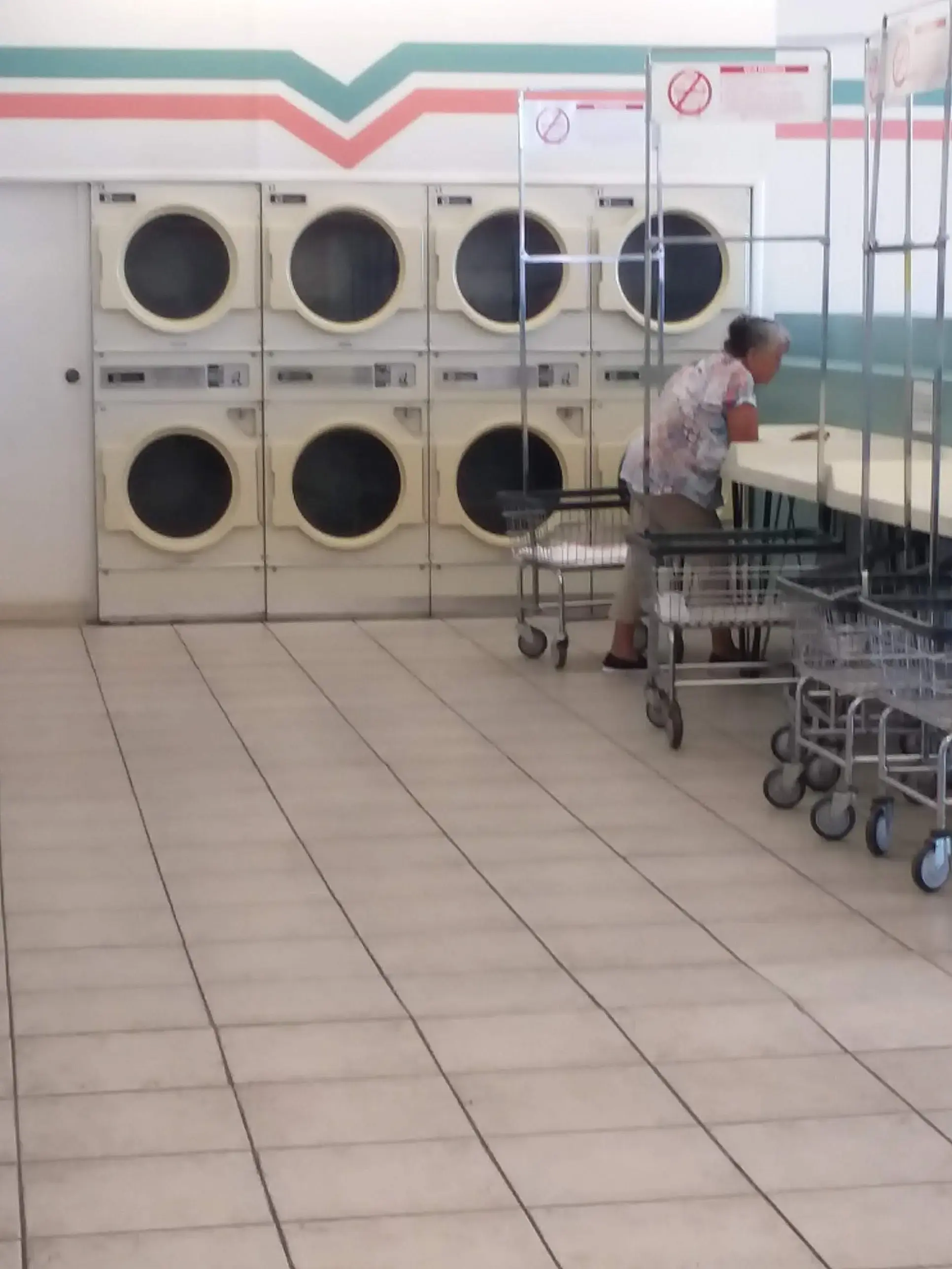 First Avenue Laundromat thumbnail 16