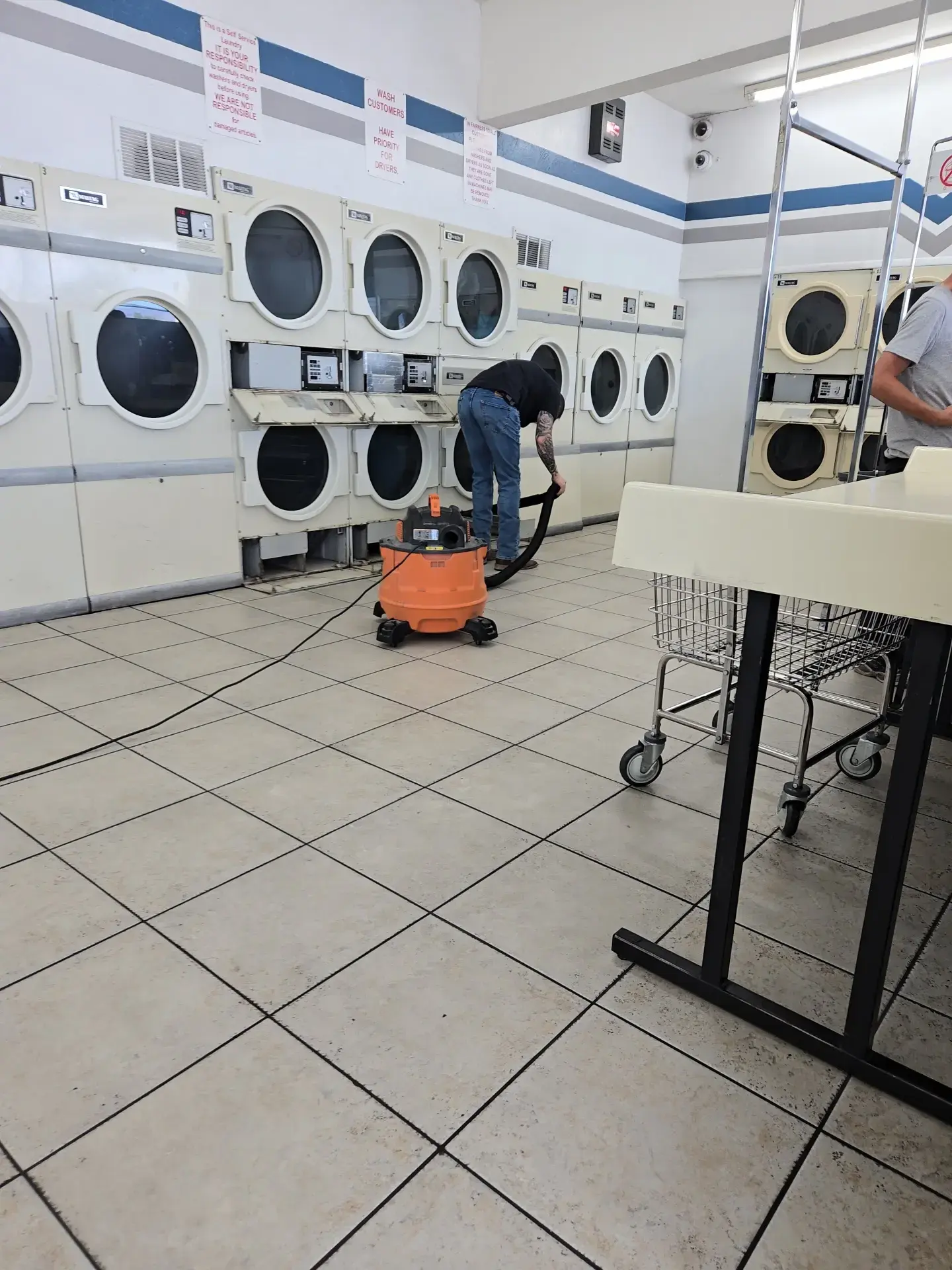 First Avenue Laundromat - Image 19