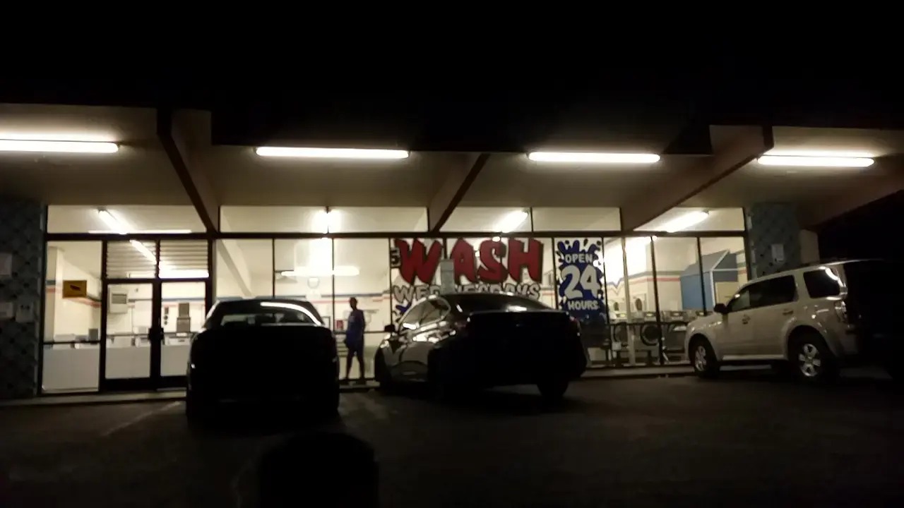 First Avenue Laundromat thumbnail 14