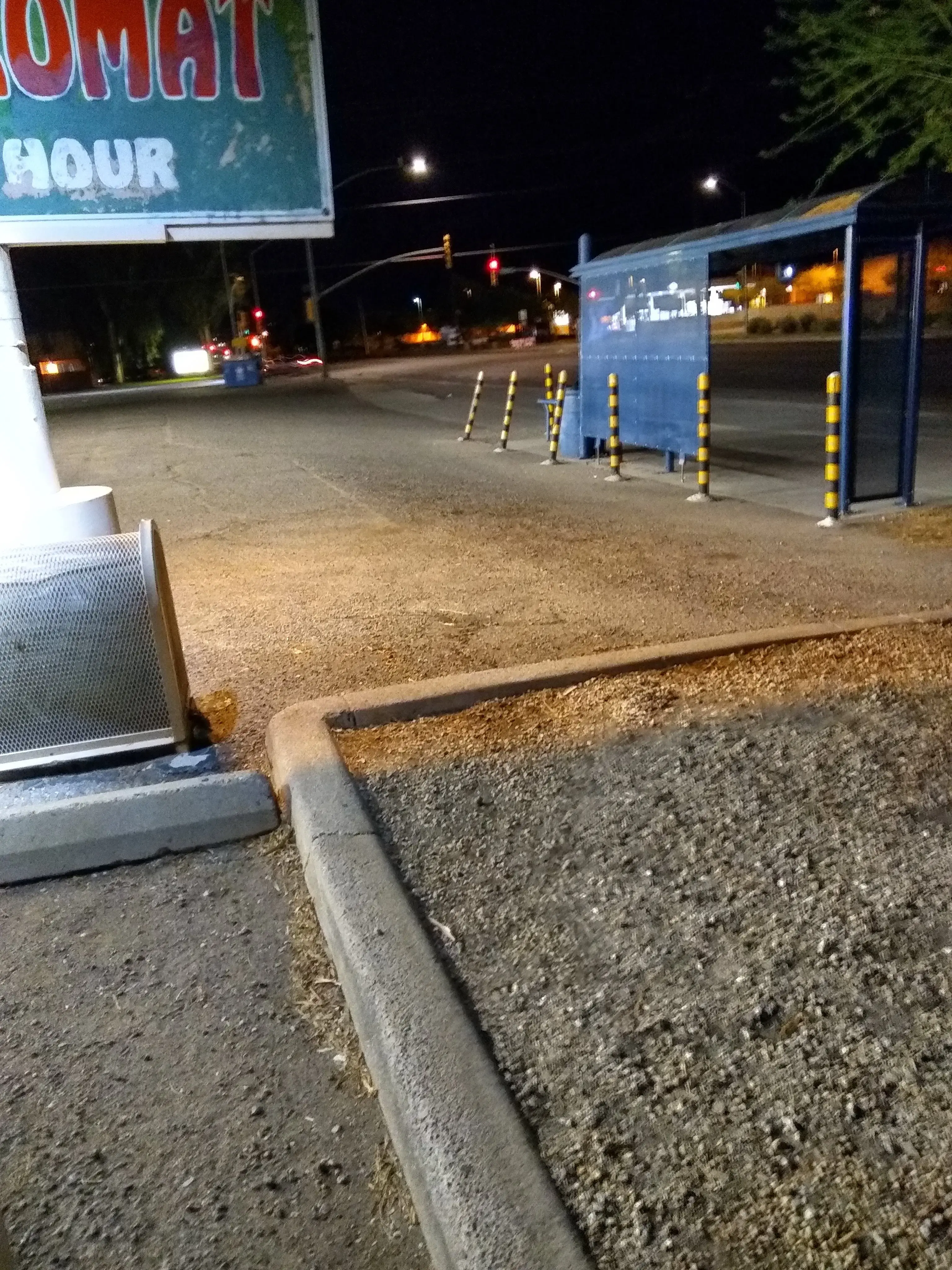 First Avenue Laundromat - Image 17