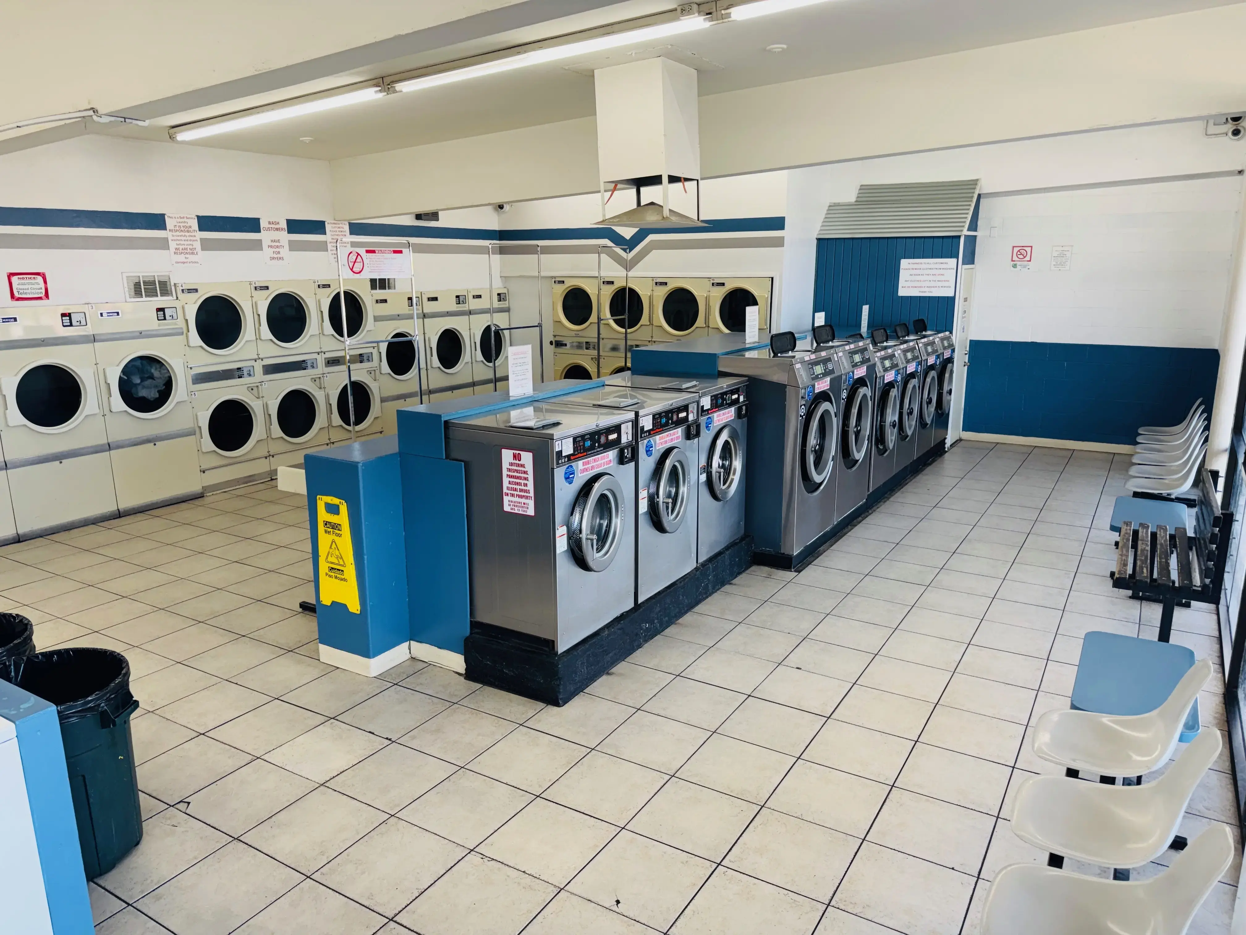 First Avenue Laundromat - Image 2