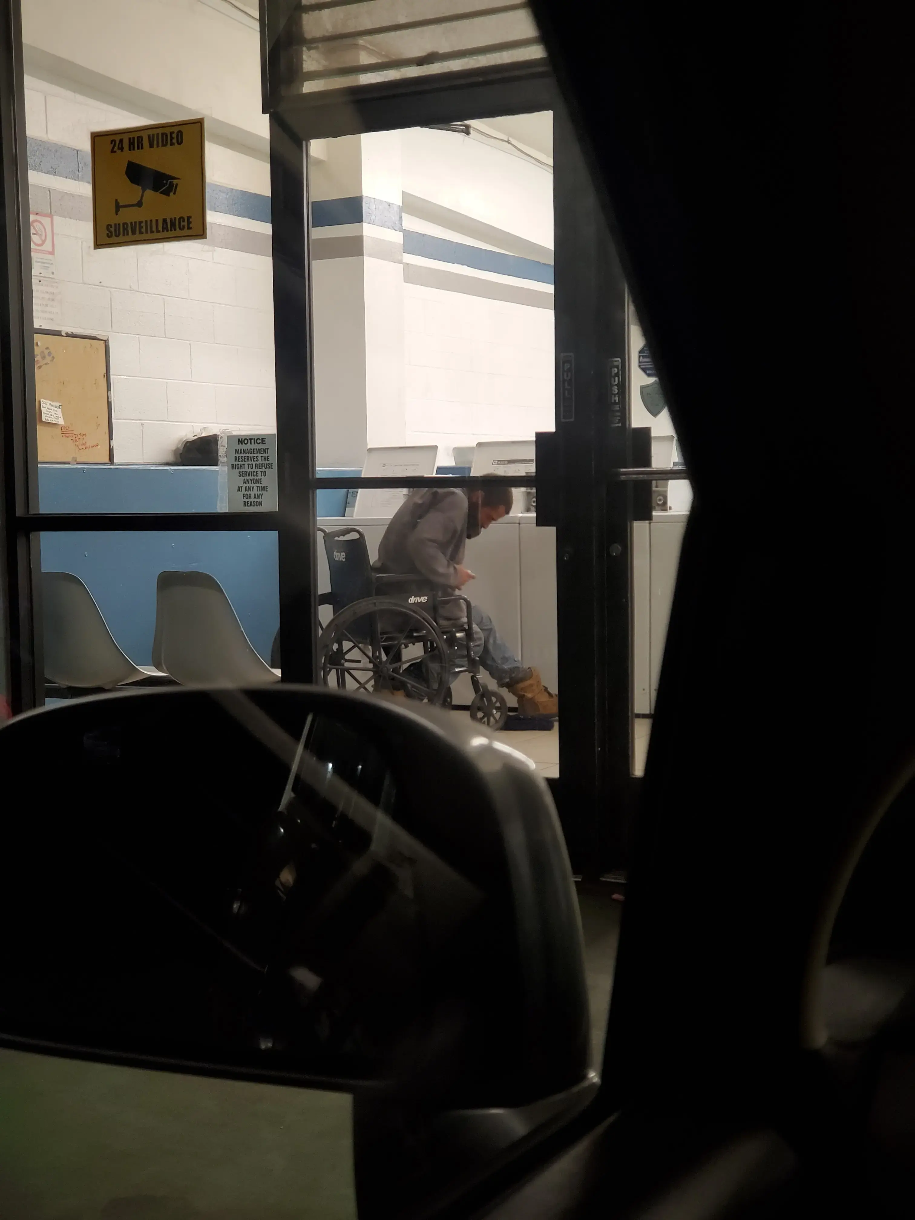 First Avenue Laundromat thumbnail 9