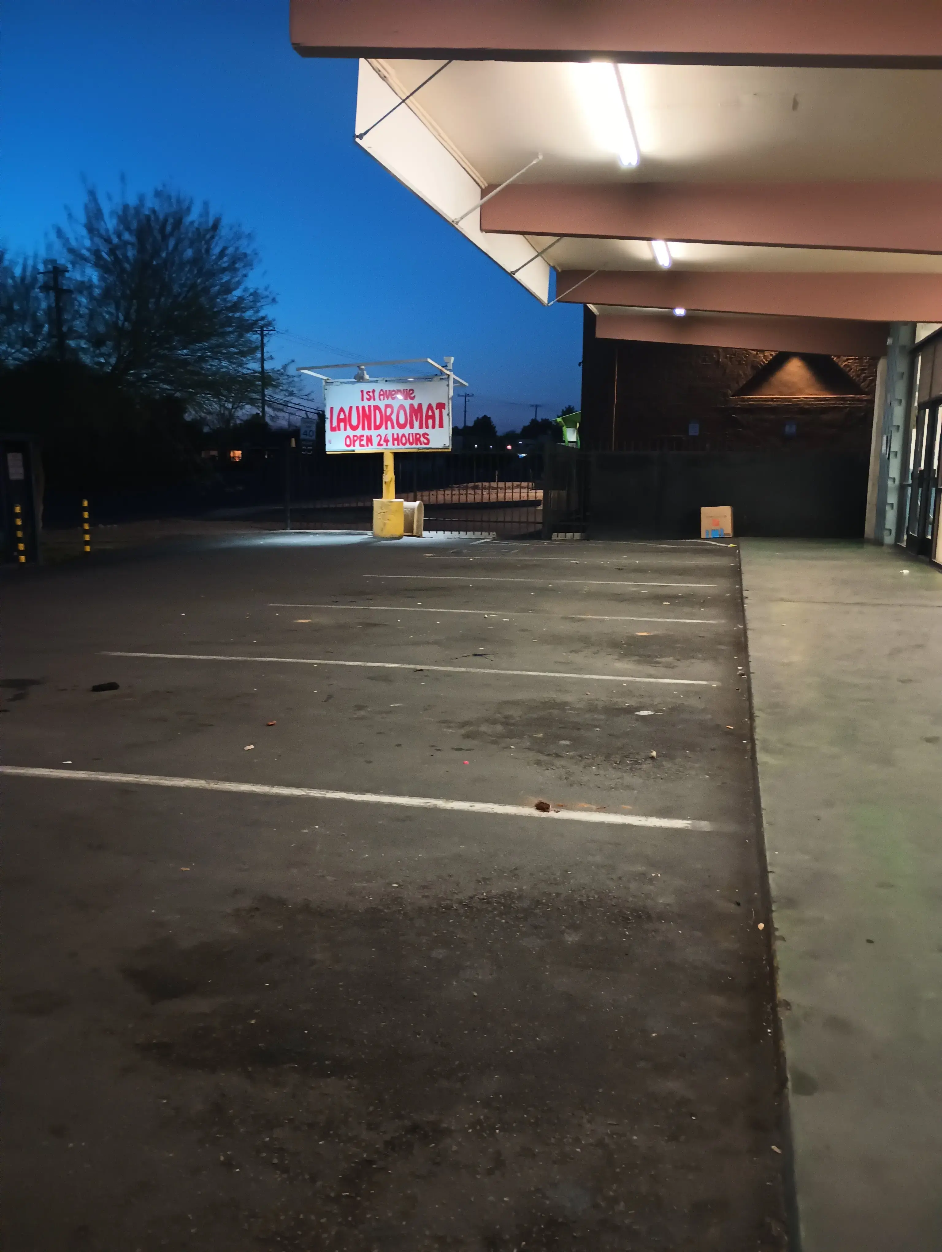 First Avenue Laundromat - Image 12