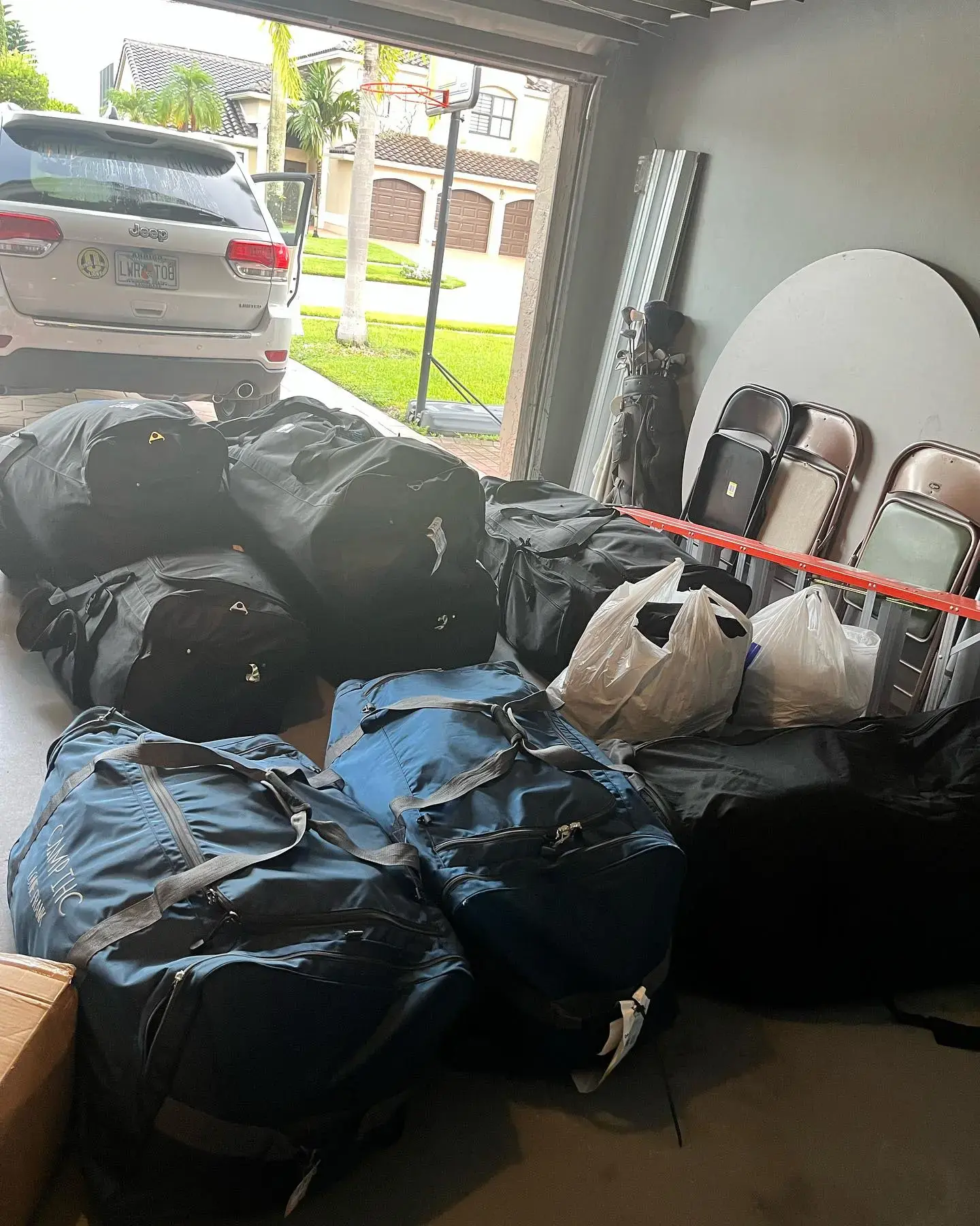 First Class Laundry Services - Image 1