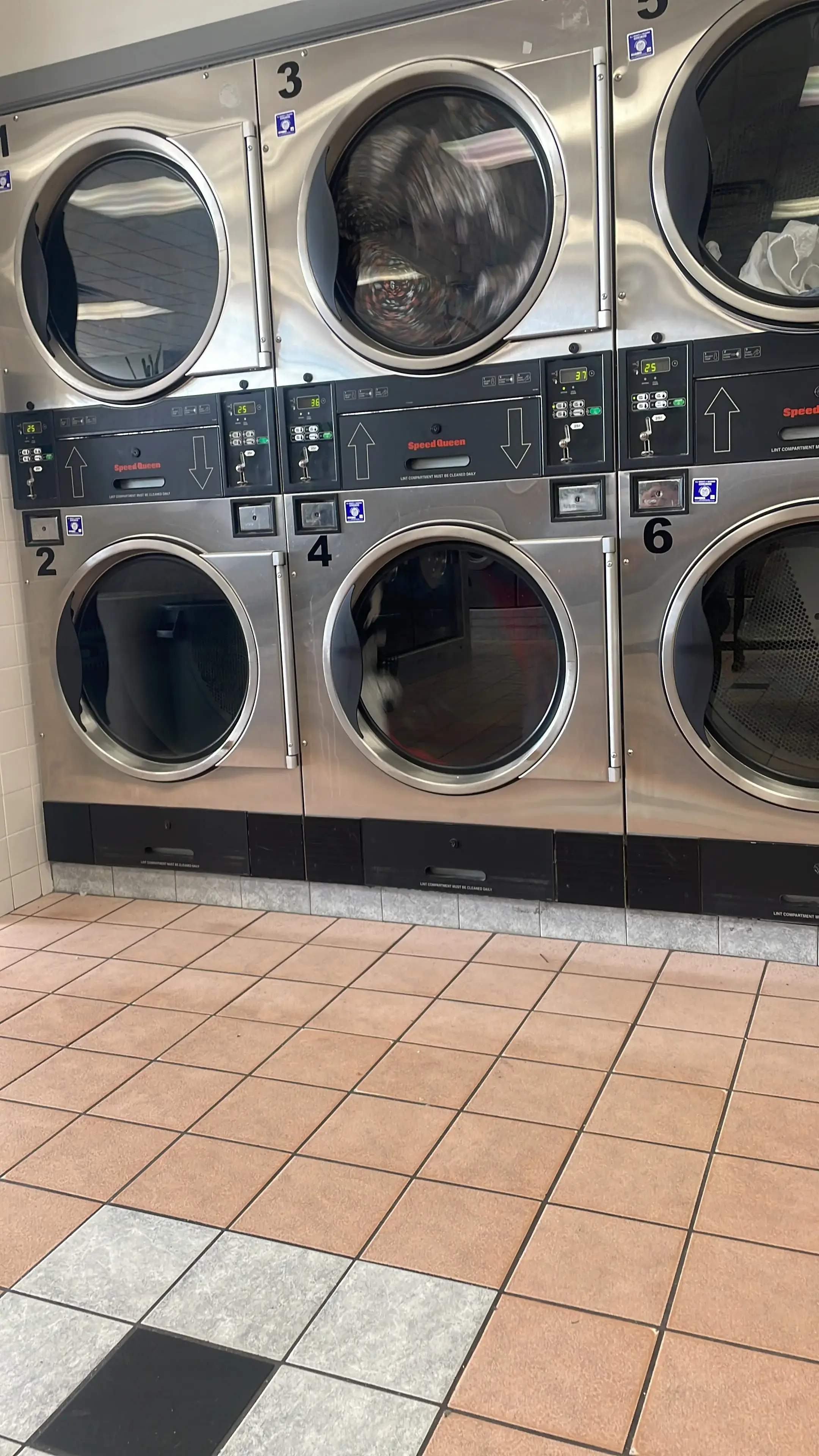 First Street Laundromat - Image 4