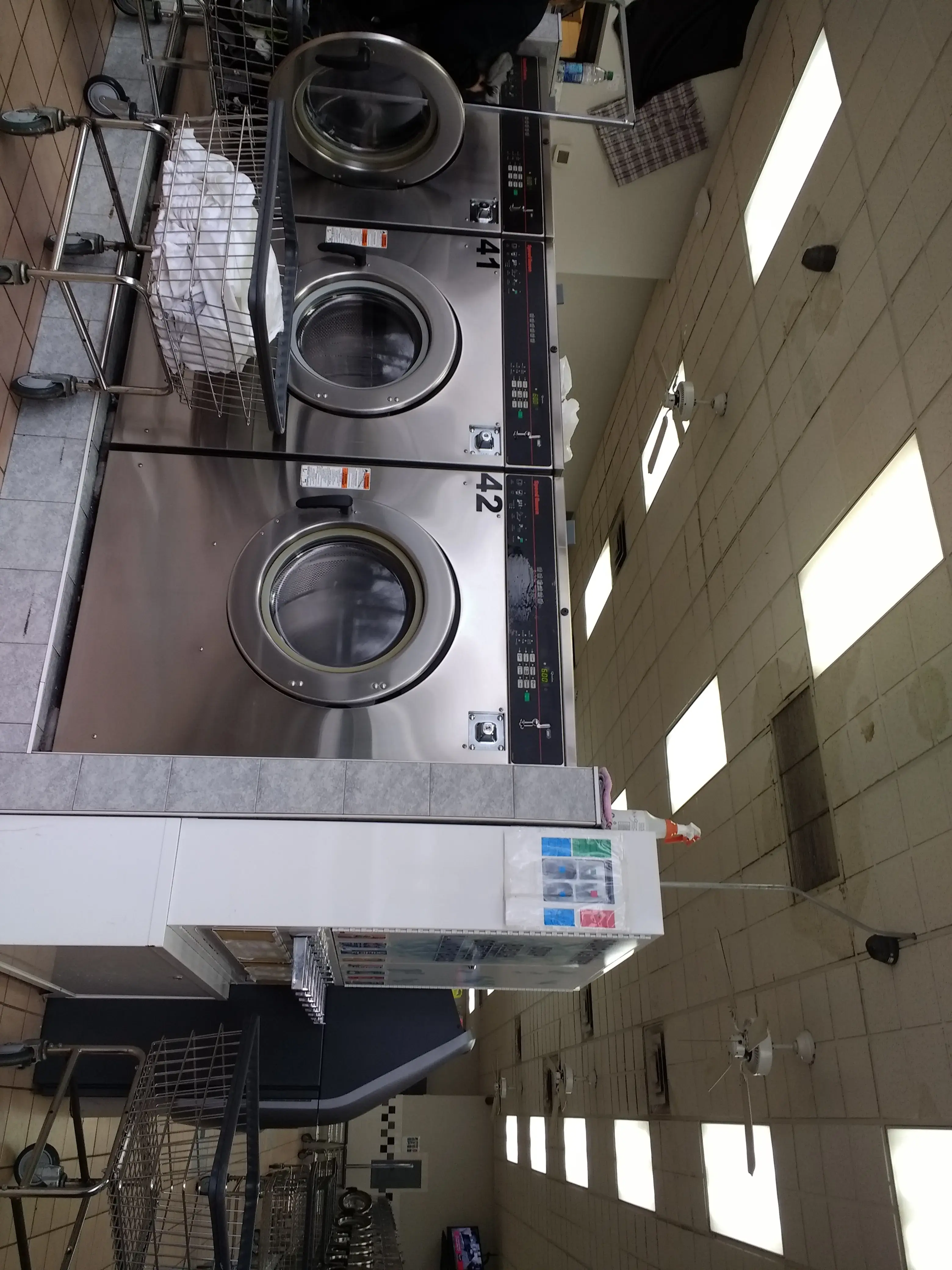 First Street Laundromat thumbnail 20