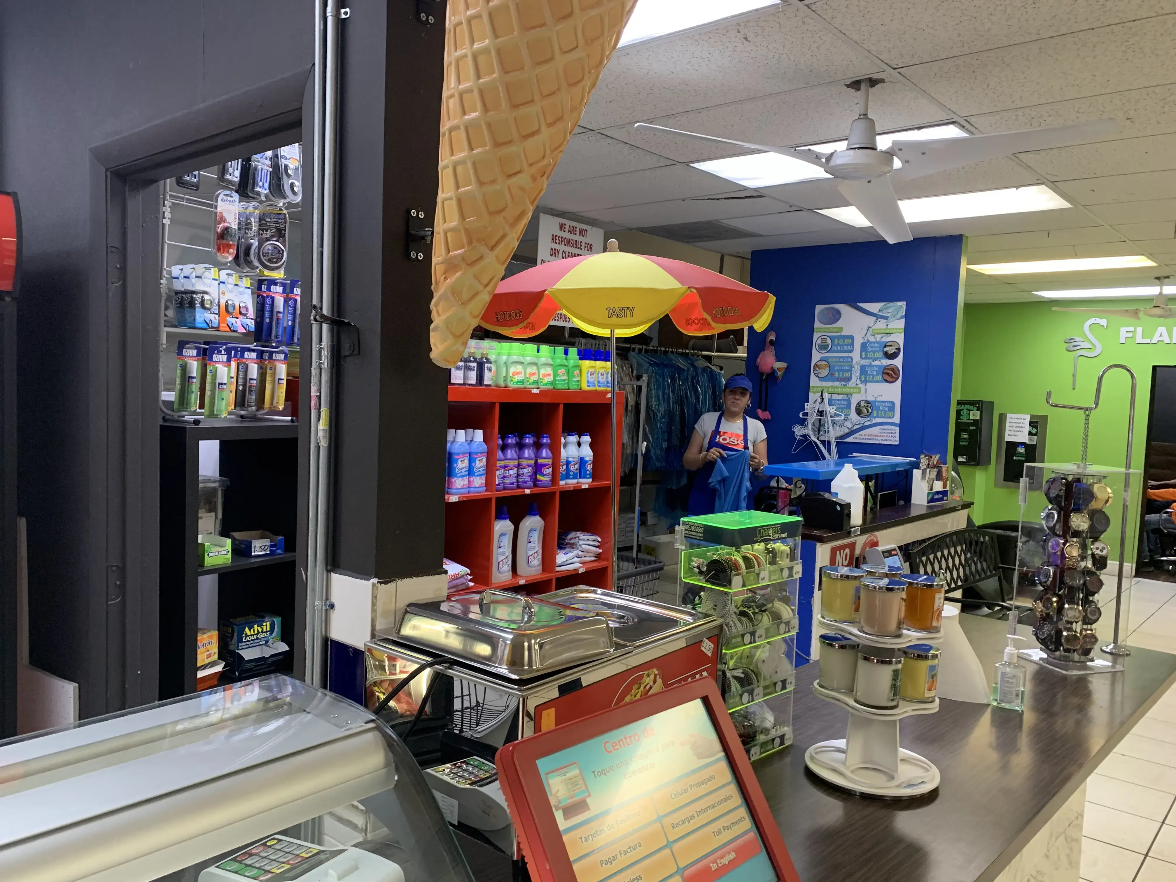 Flamingos Laundromat - Image 20