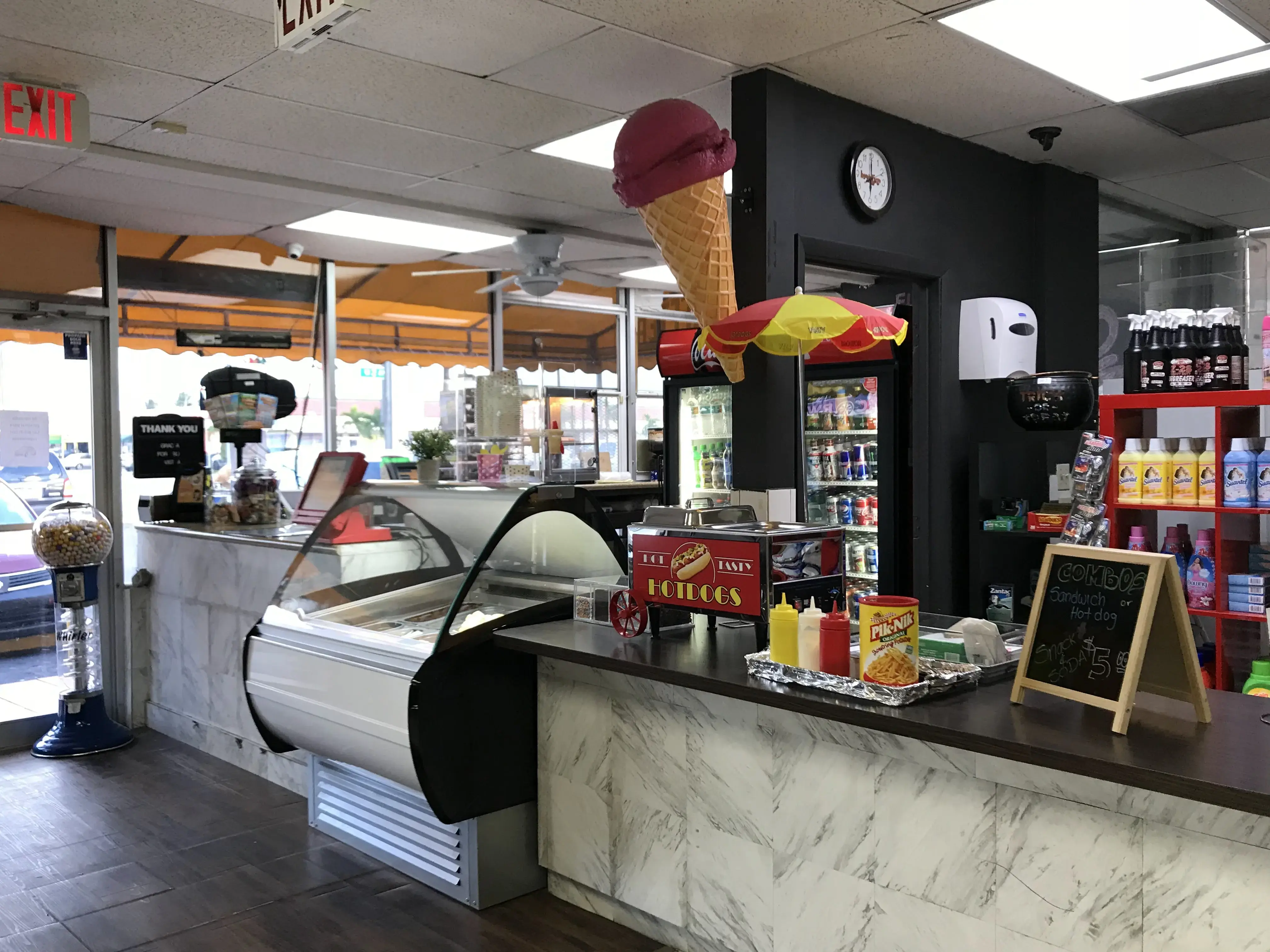 Flamingos Laundromat thumbnail 5