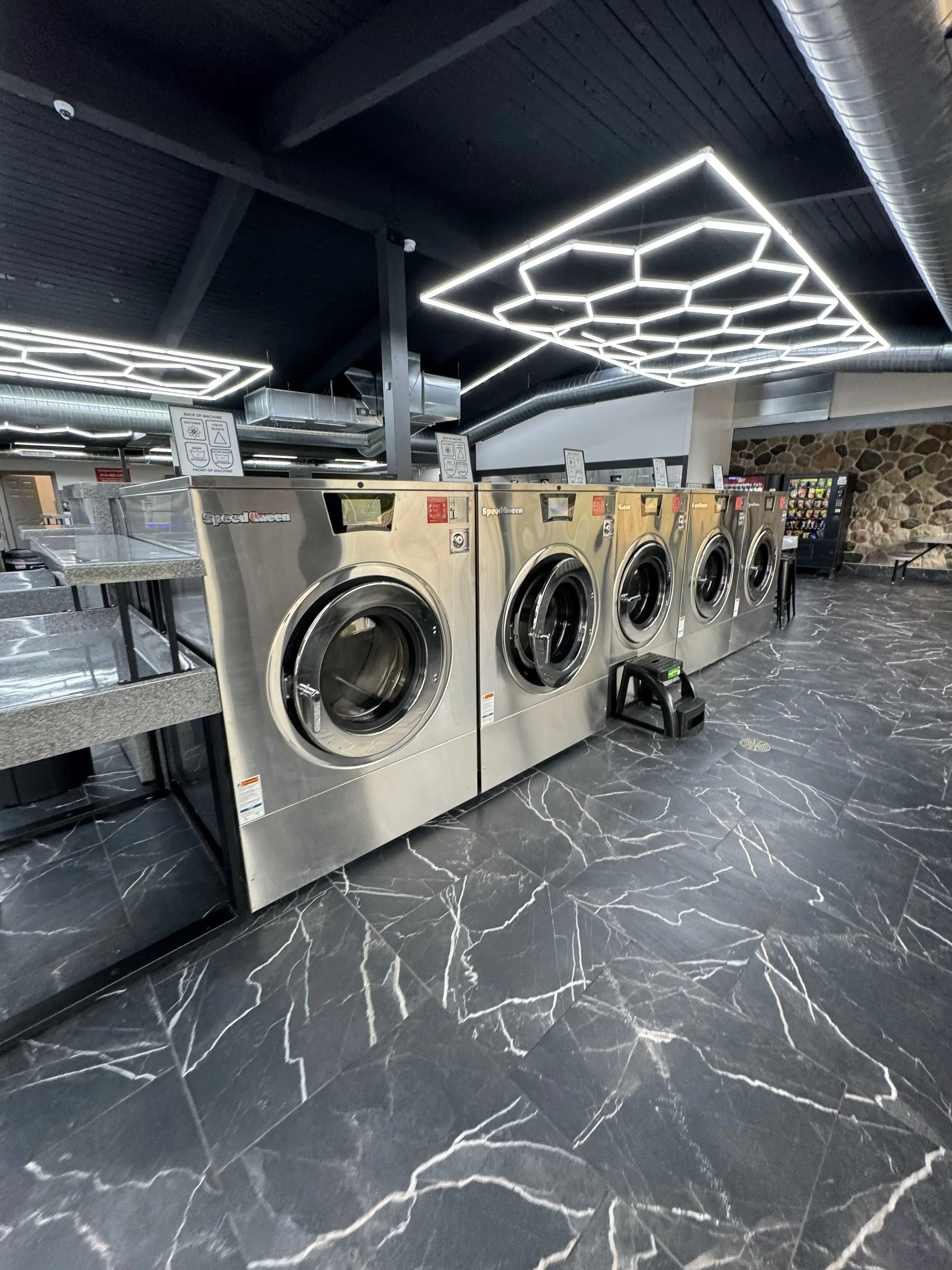 Flash Laundromat Waukesha thumbnail 3