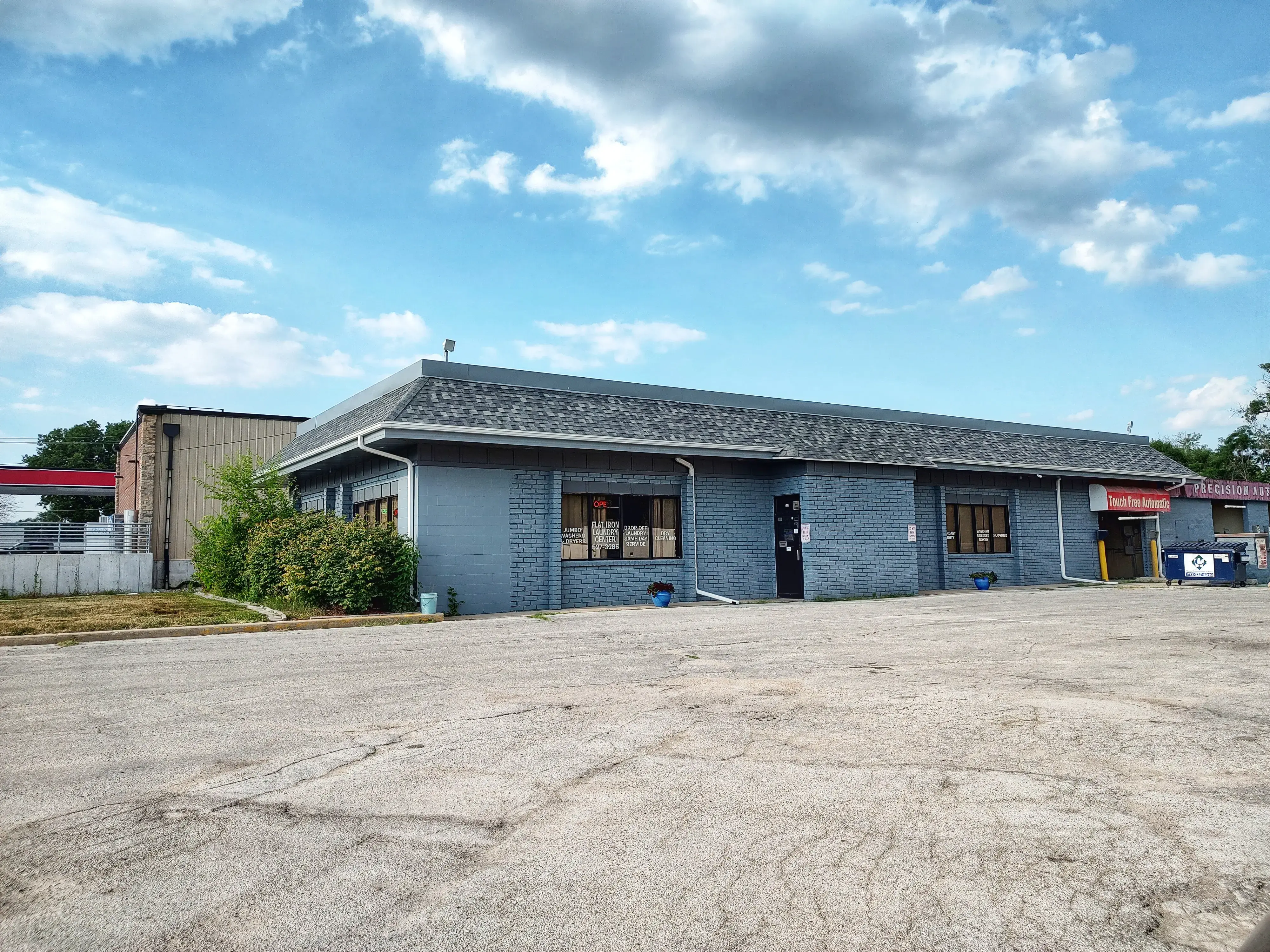 Flat Iron Laundry Center - Image 3
