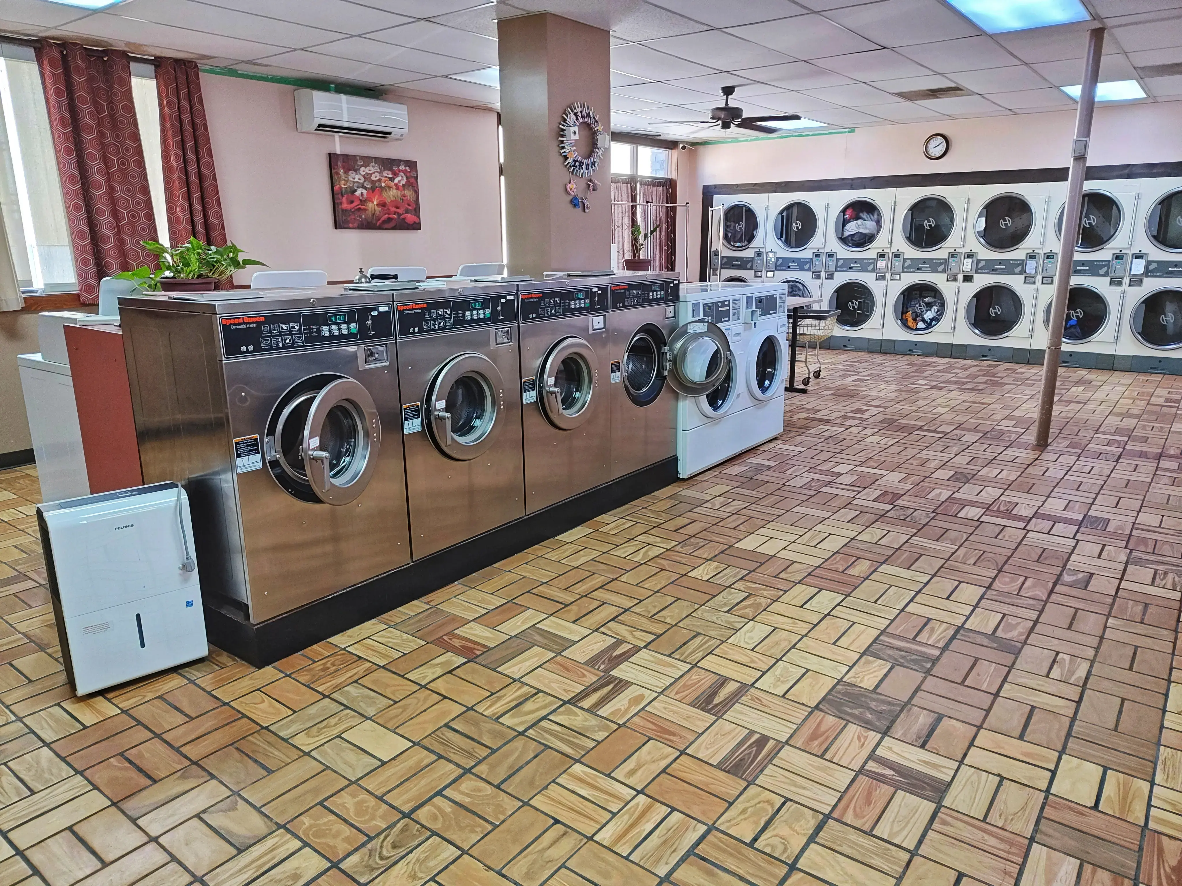 Flat Iron Laundry Center thumbnail 8