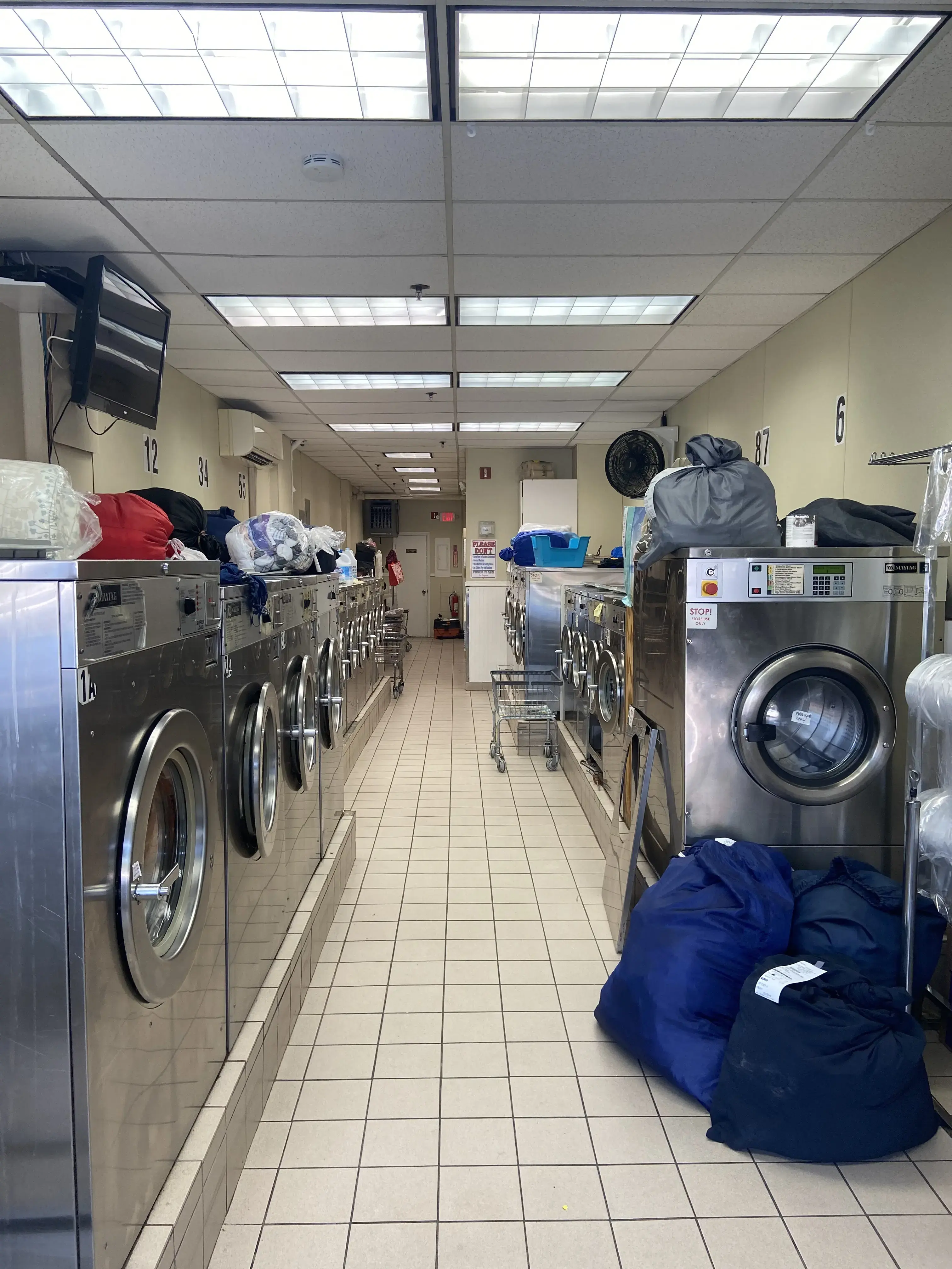 Fleetwood Laundry & Dry Cleaners - Laundromat thumbnail 16