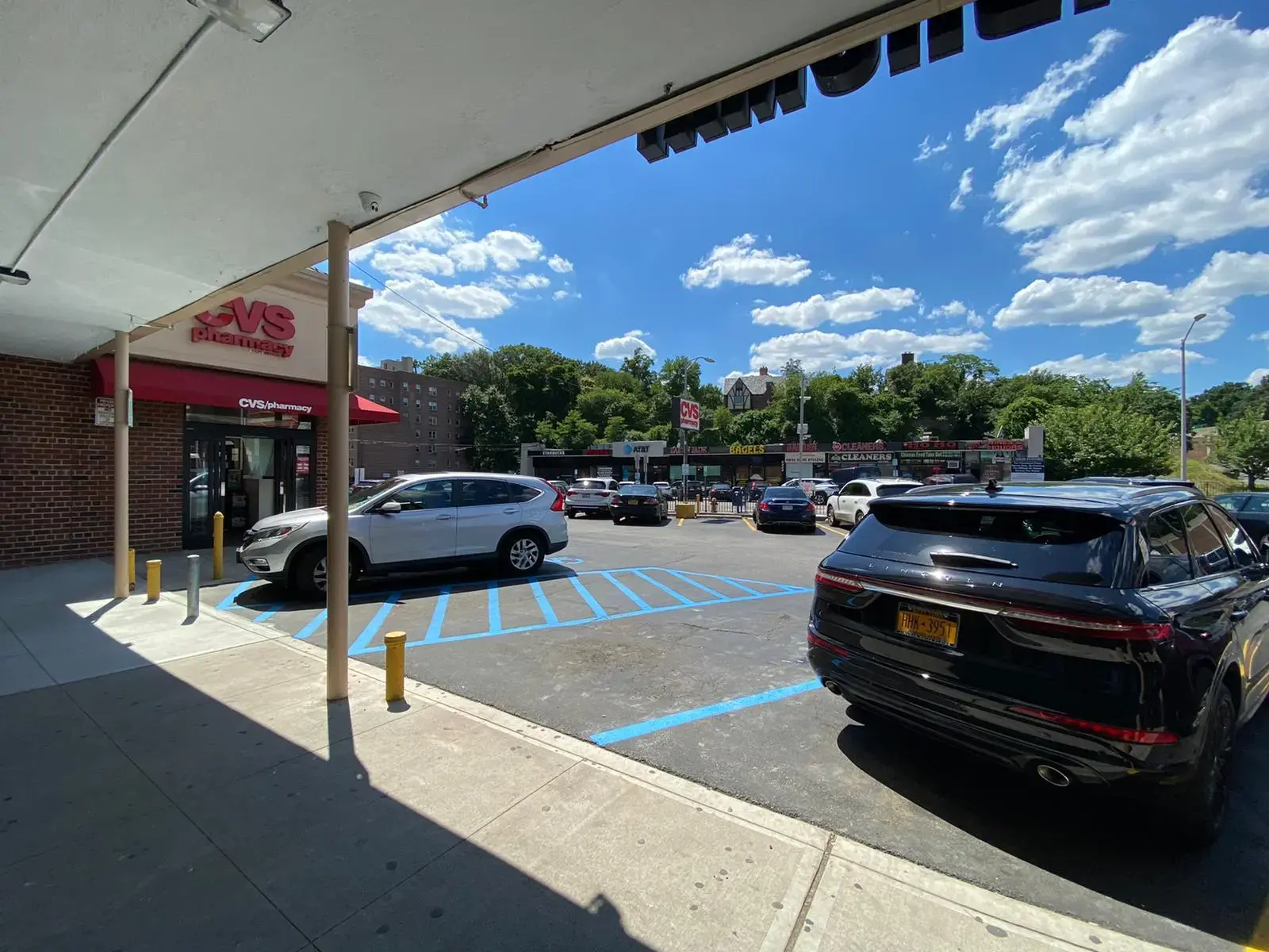 Fleetwood Laundry & Dry Cleaners - Laundromat thumbnail 2