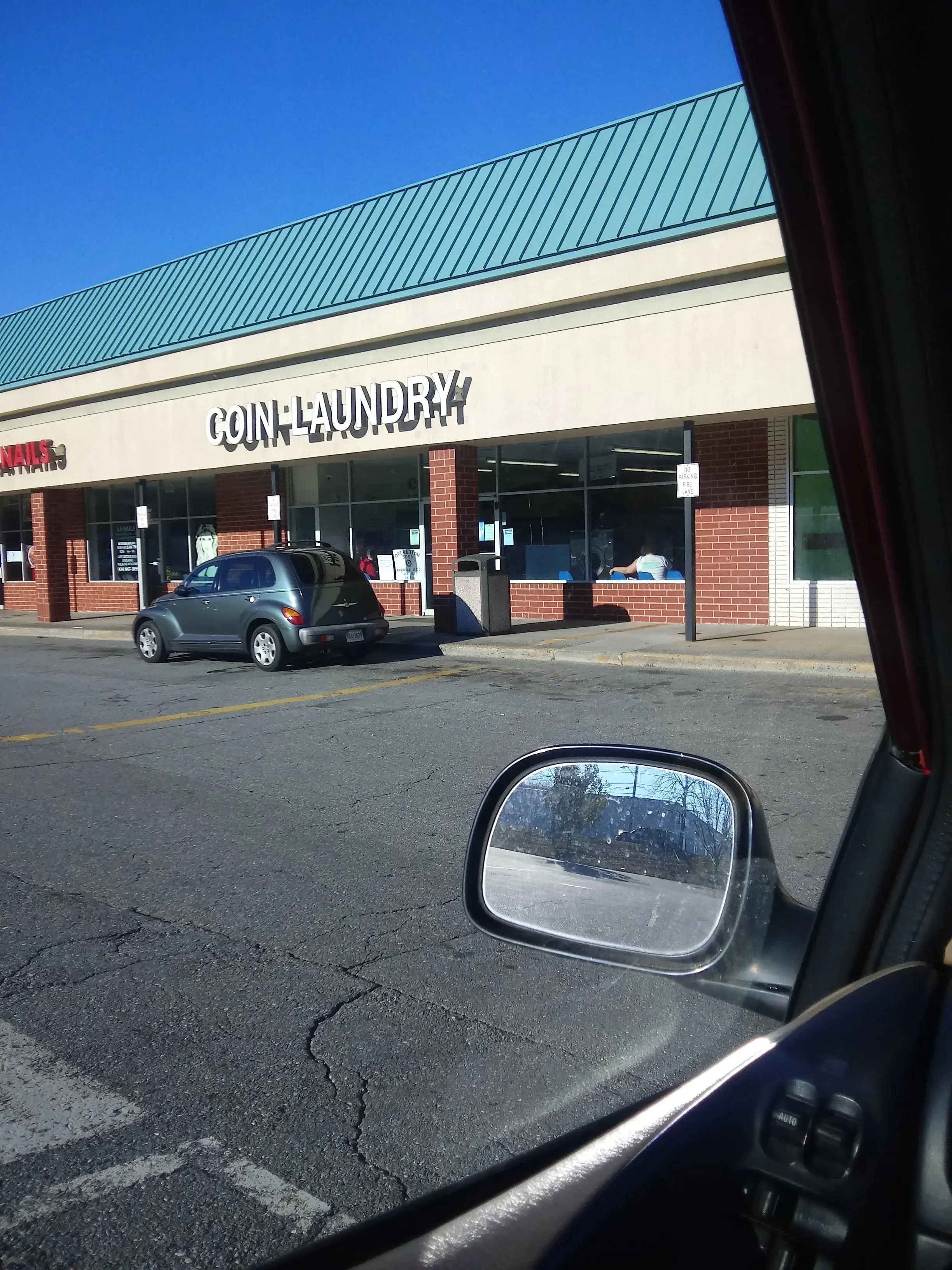 Florida Ave Laundry Land Laundromat - Image 12