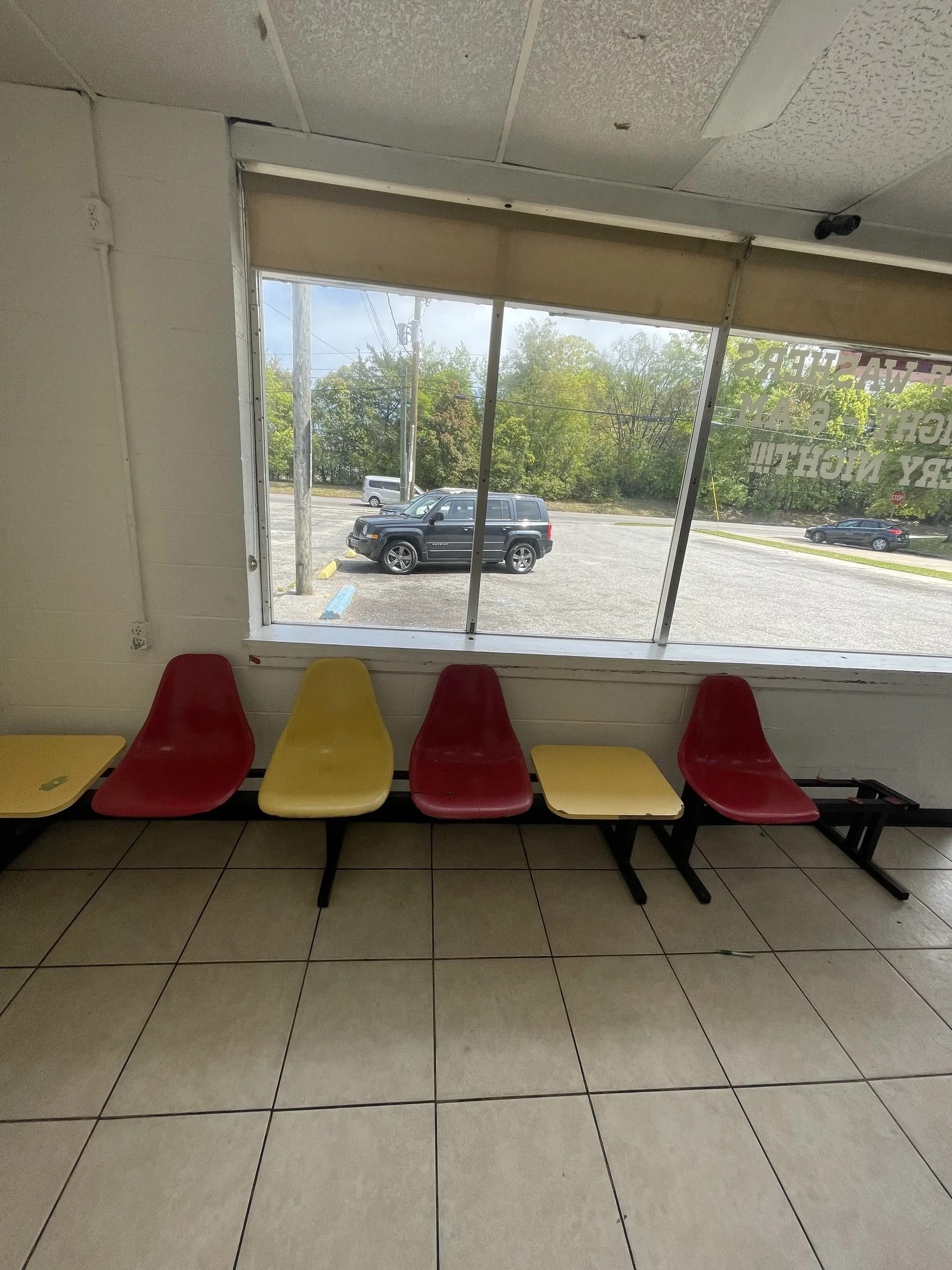 Florida Street 24/7 Laundromat thumbnail 6