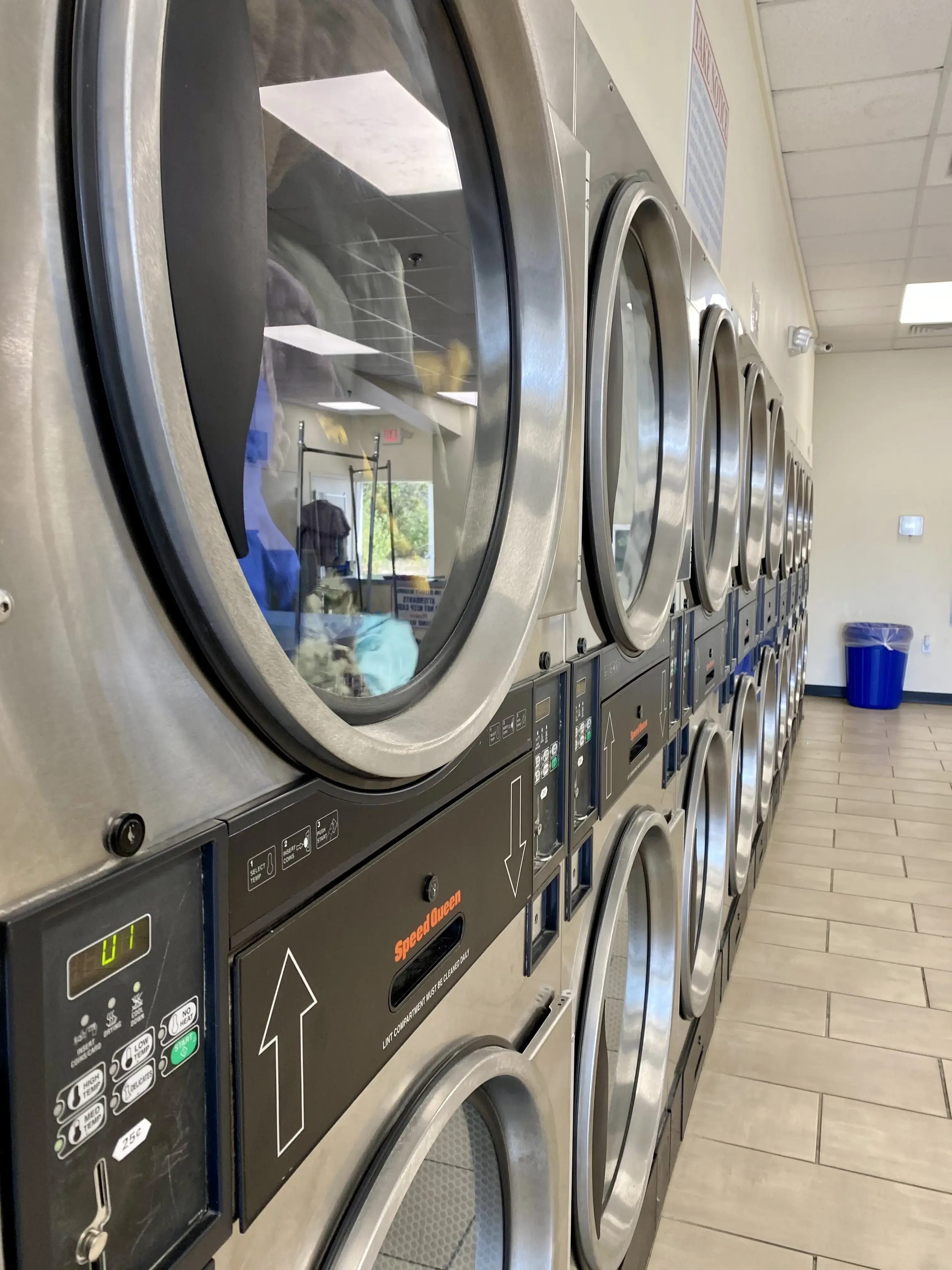 Fluff & Fold Laundromat thumbnail 8