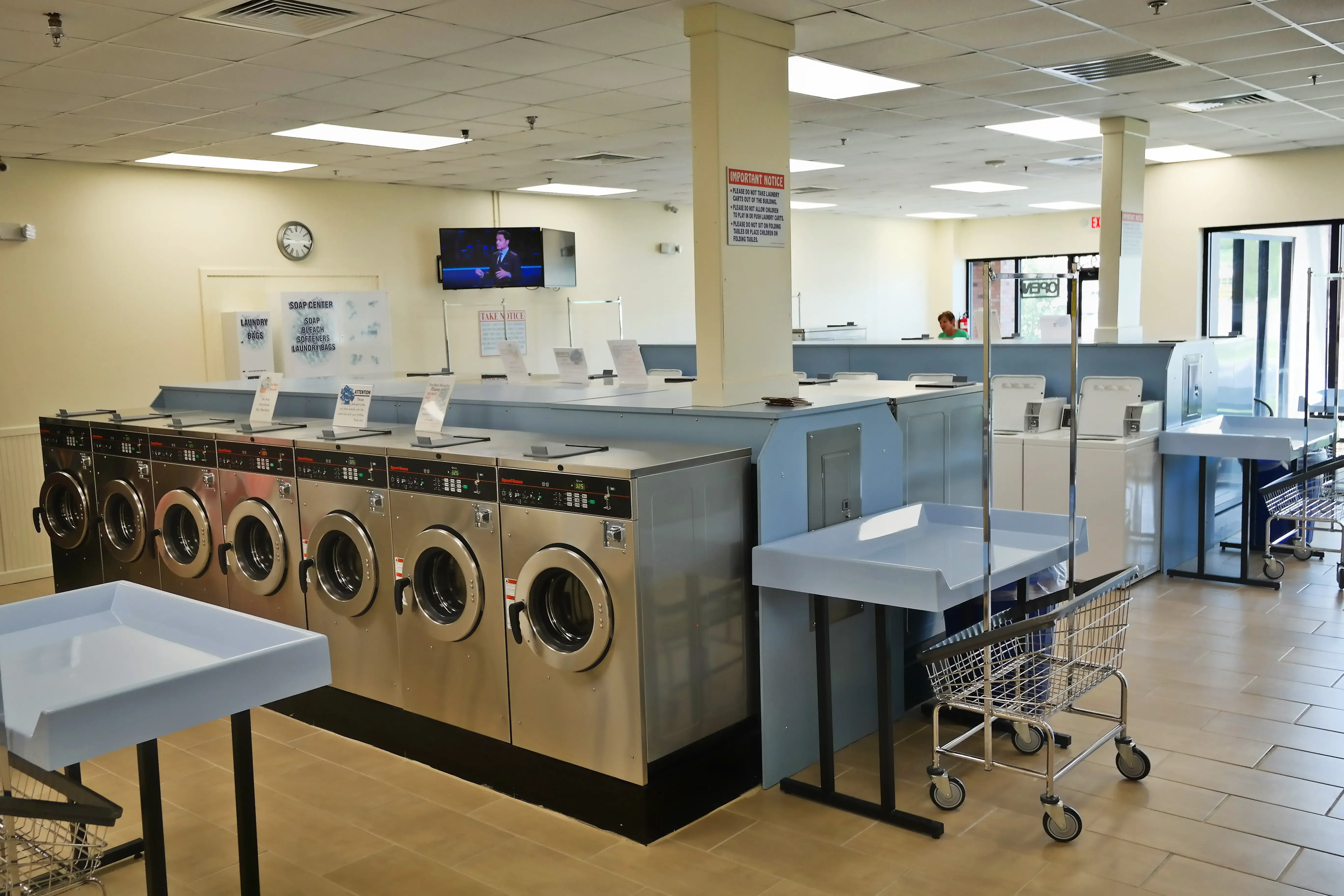 Fluff & Fold Laundromat - Image 10