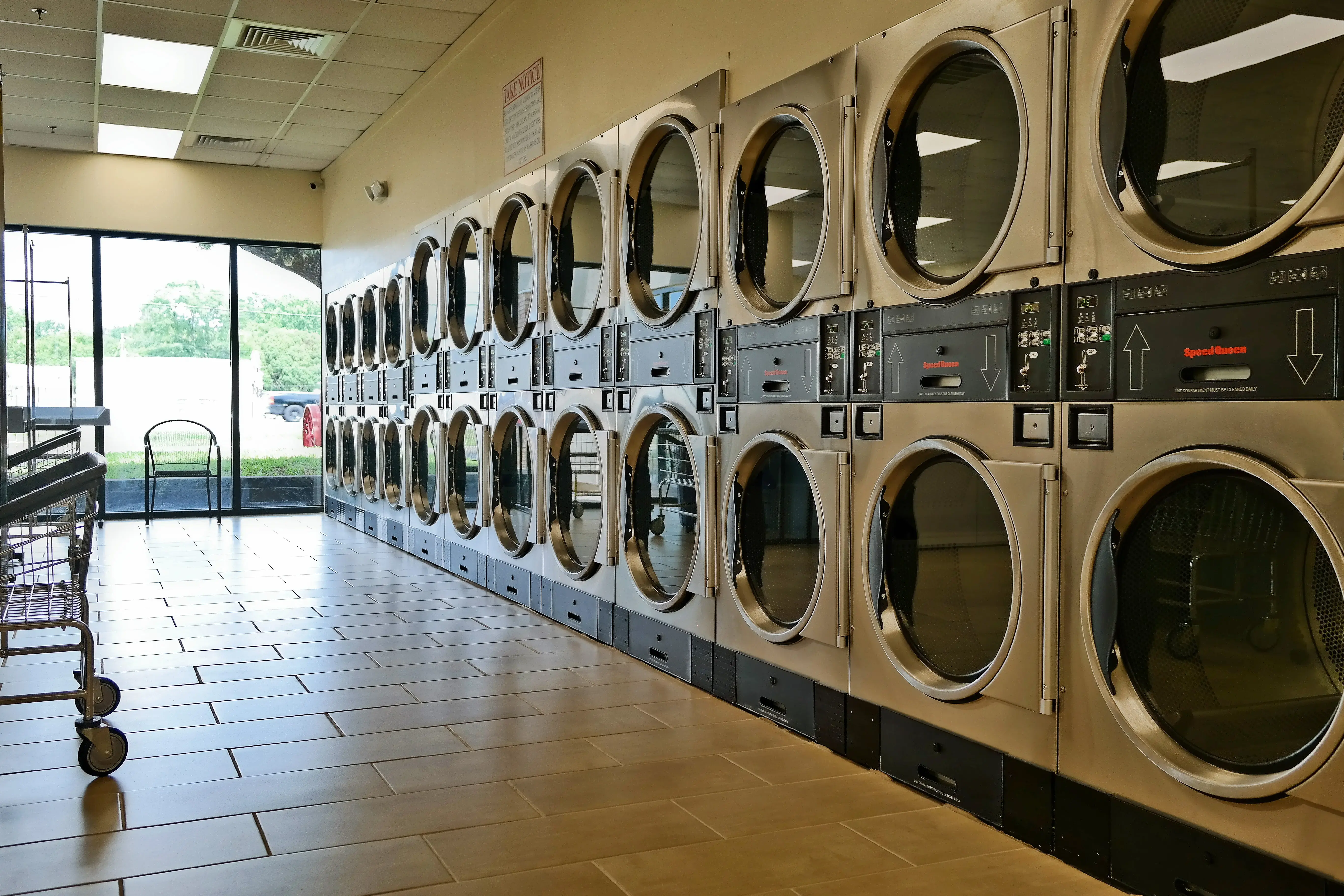 Fluff & Fold Laundromat - Image 1