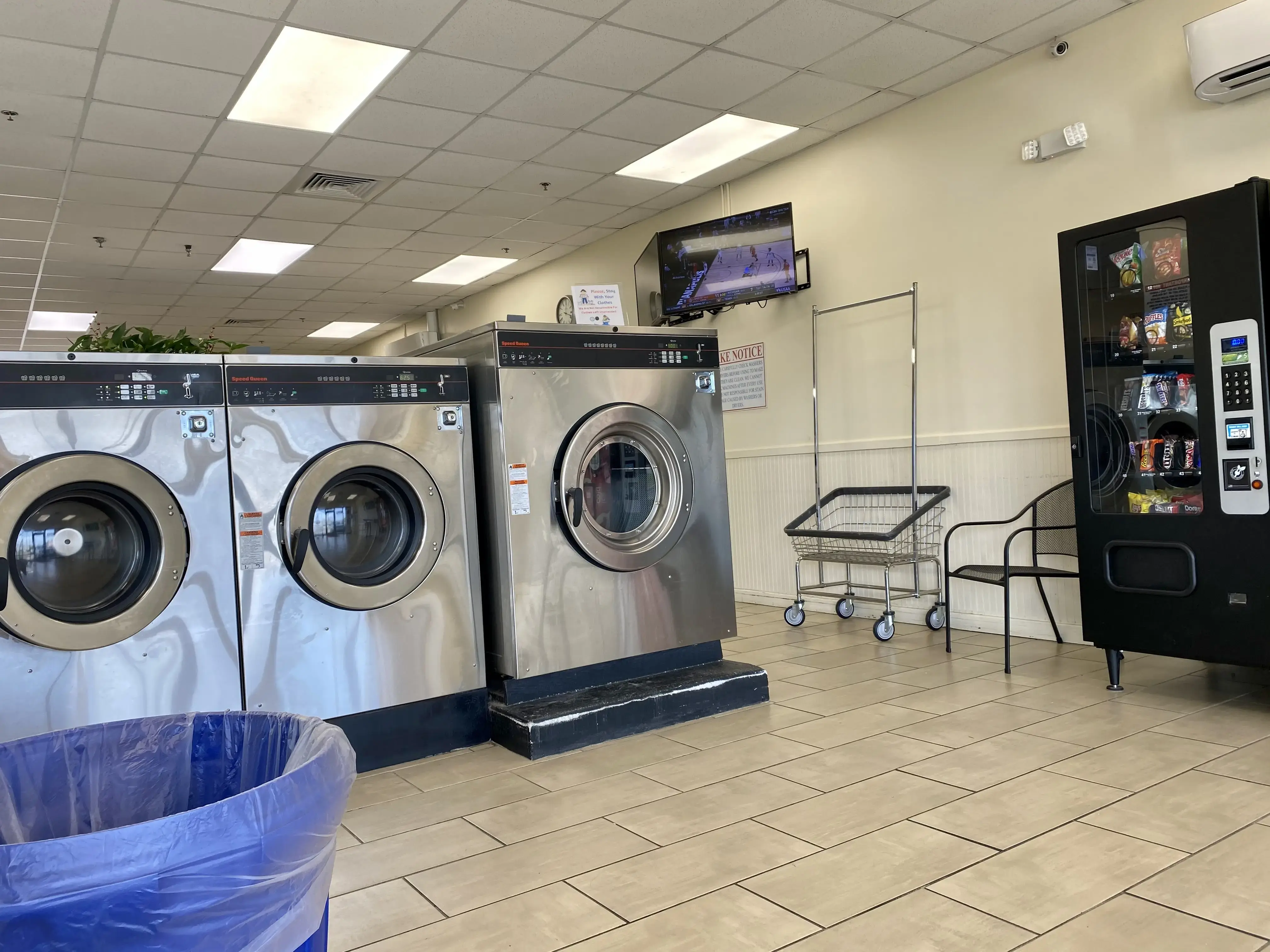 Fluff & Fold Laundromat - Image 2
