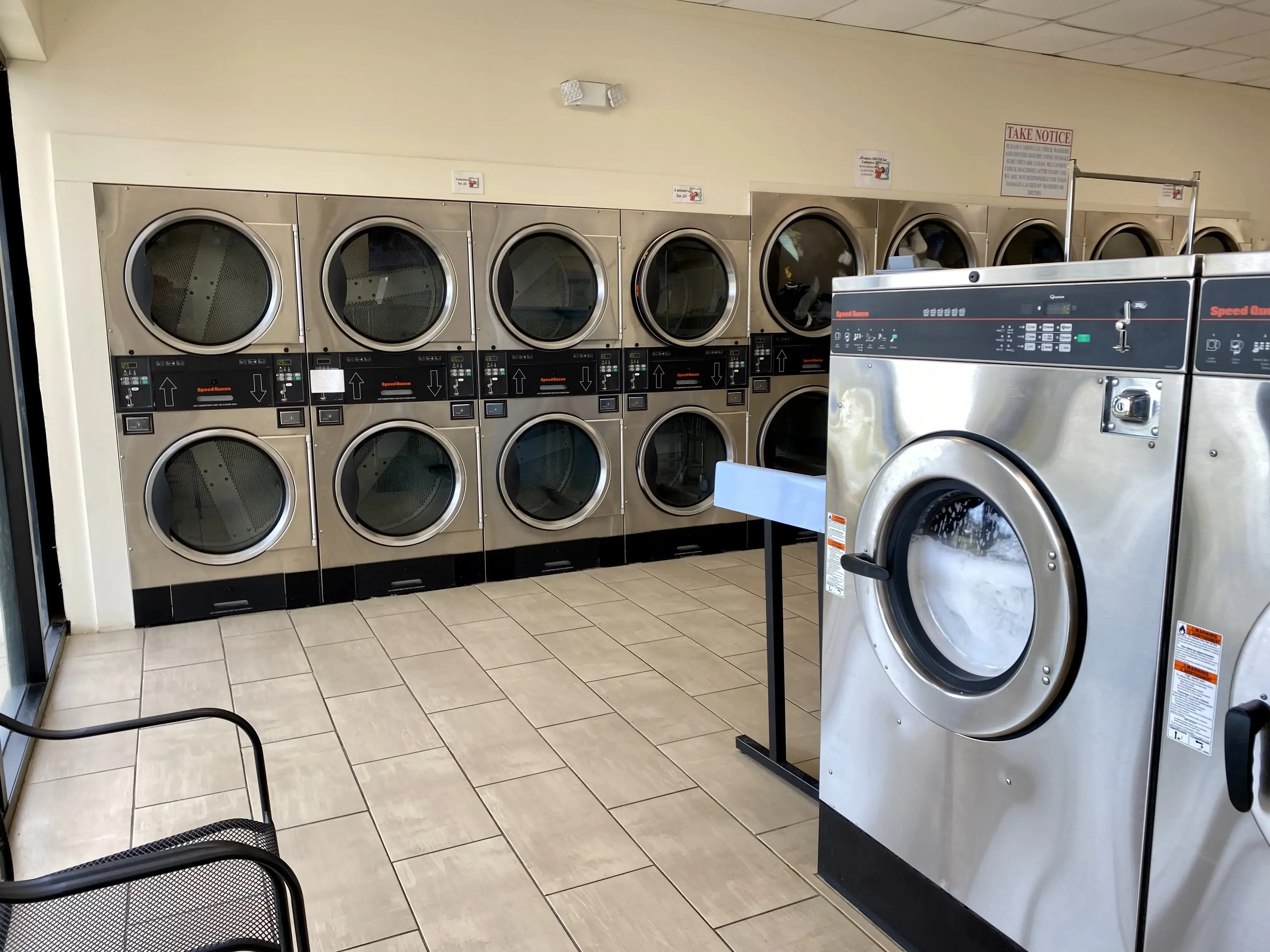 Fluff & Fold Laundromat thumbnail 11