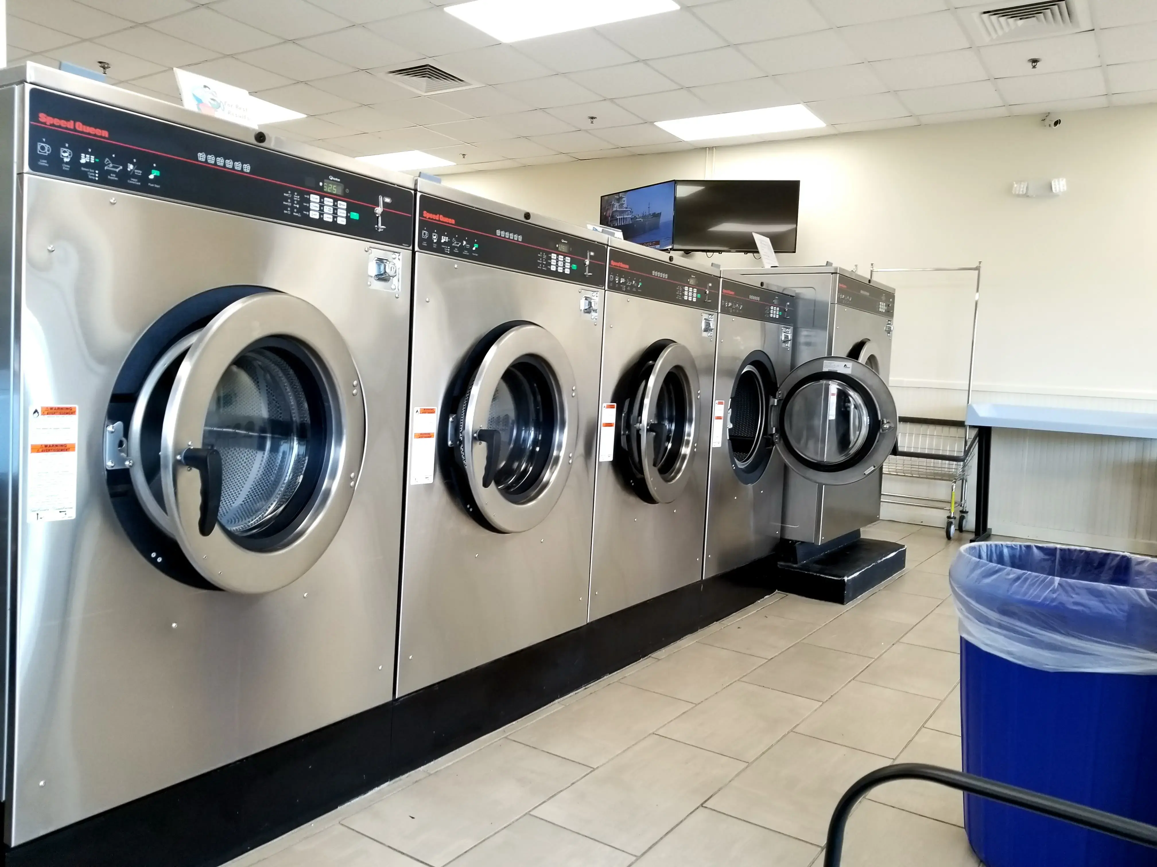 Fluff & Fold Laundromat - Image 12