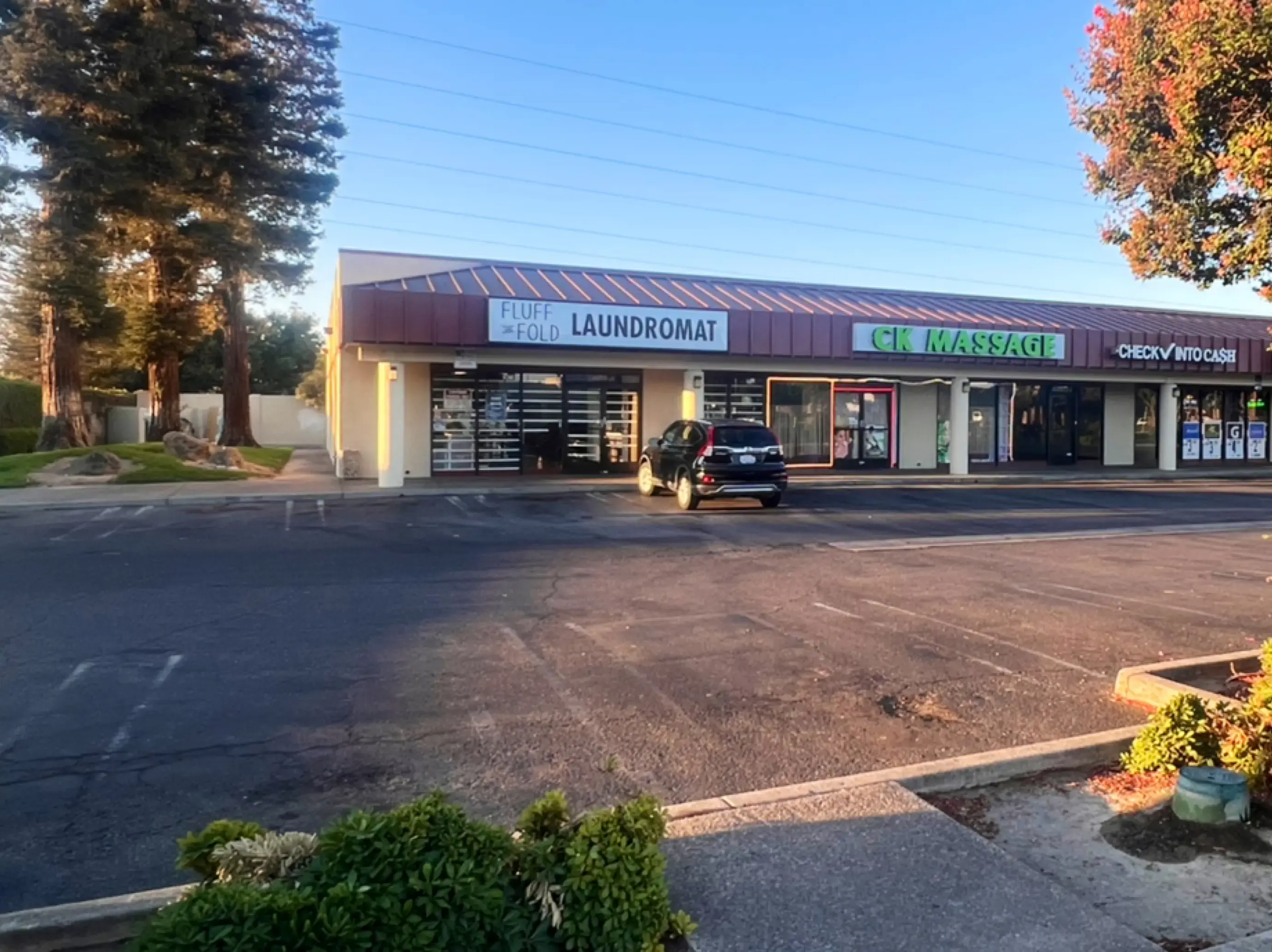 Fluff & Fold Laundromat - Image 5