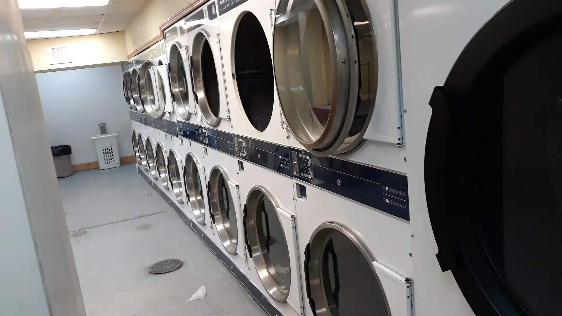Fluff & Stuff Launderette thumbnail 16