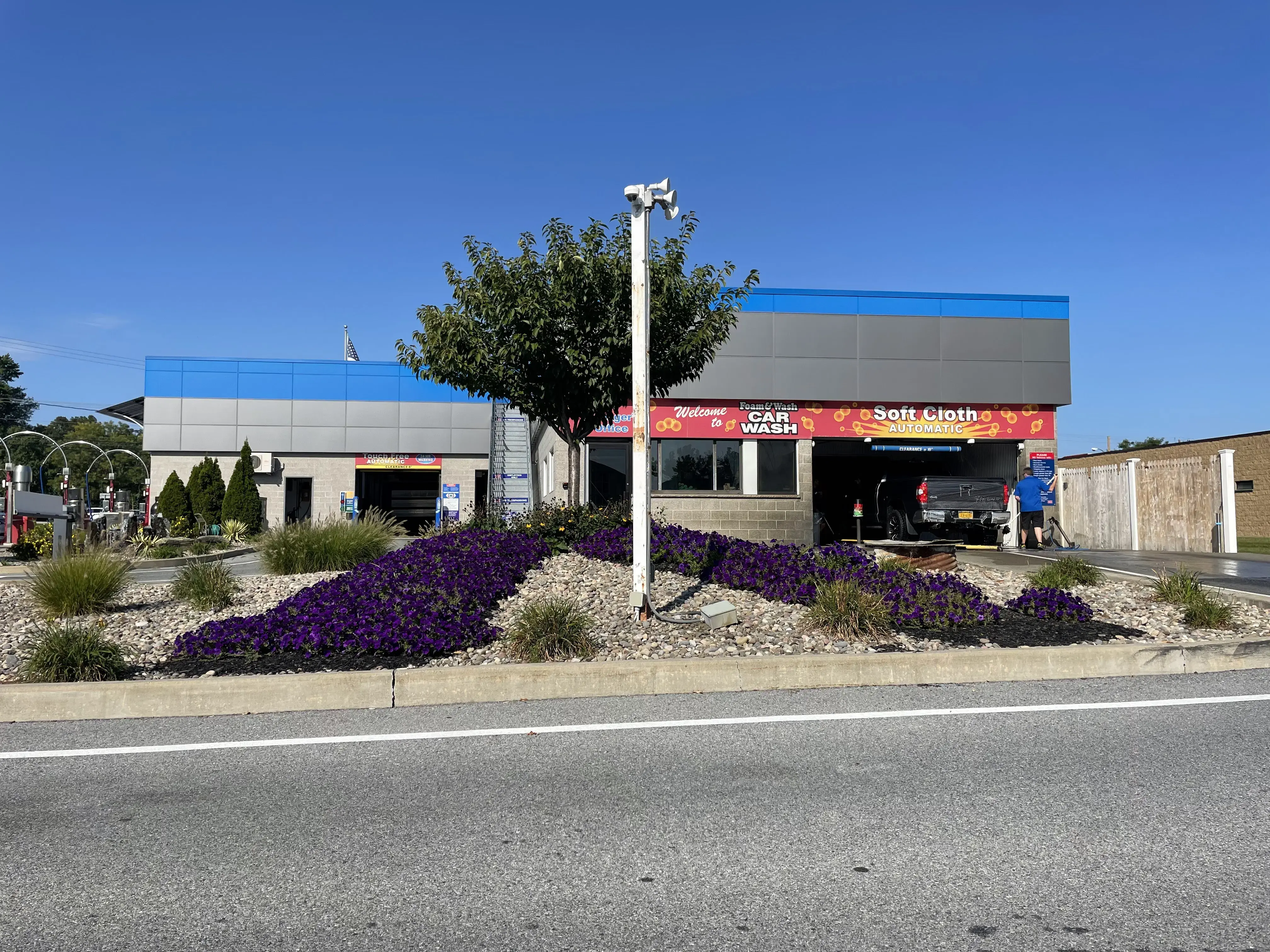 Foam & Wash Car Wash - Image 2