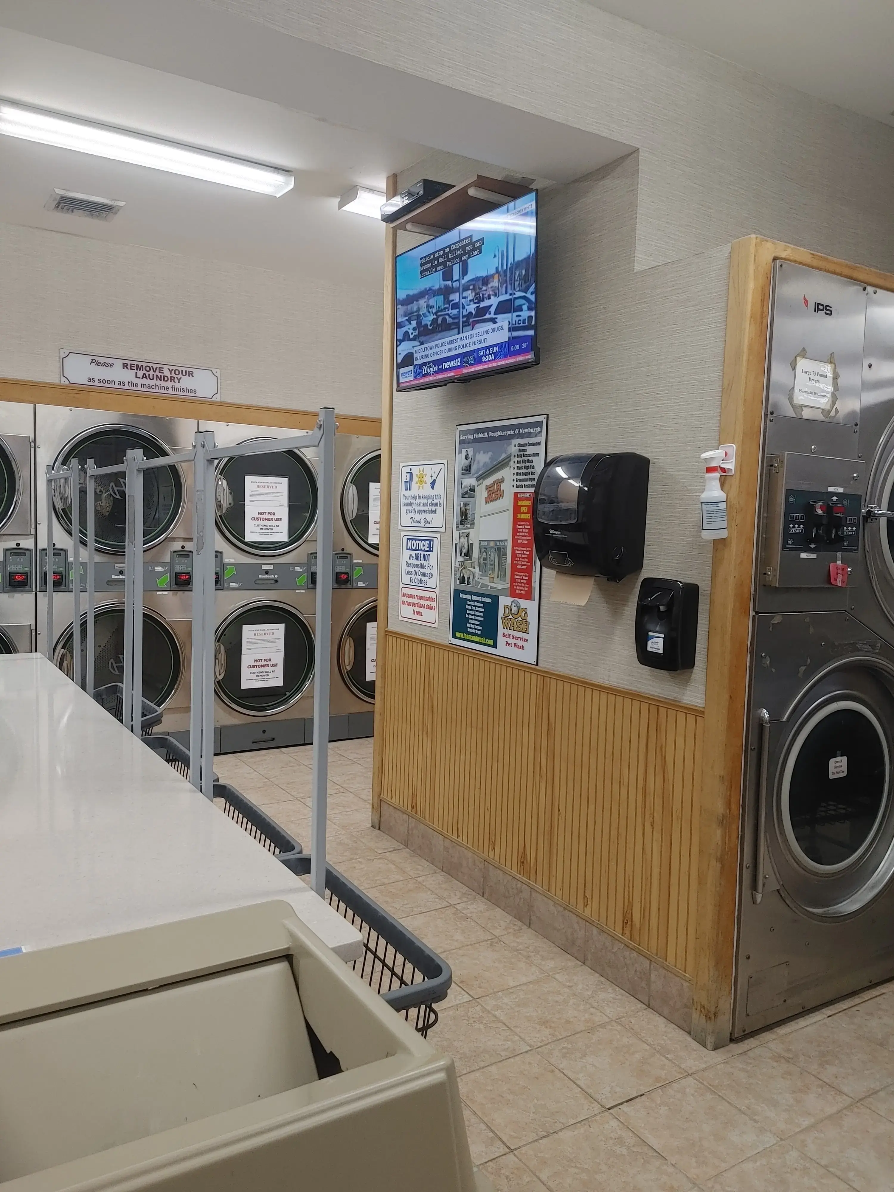 Foam & Wash Laundromat - Image 8