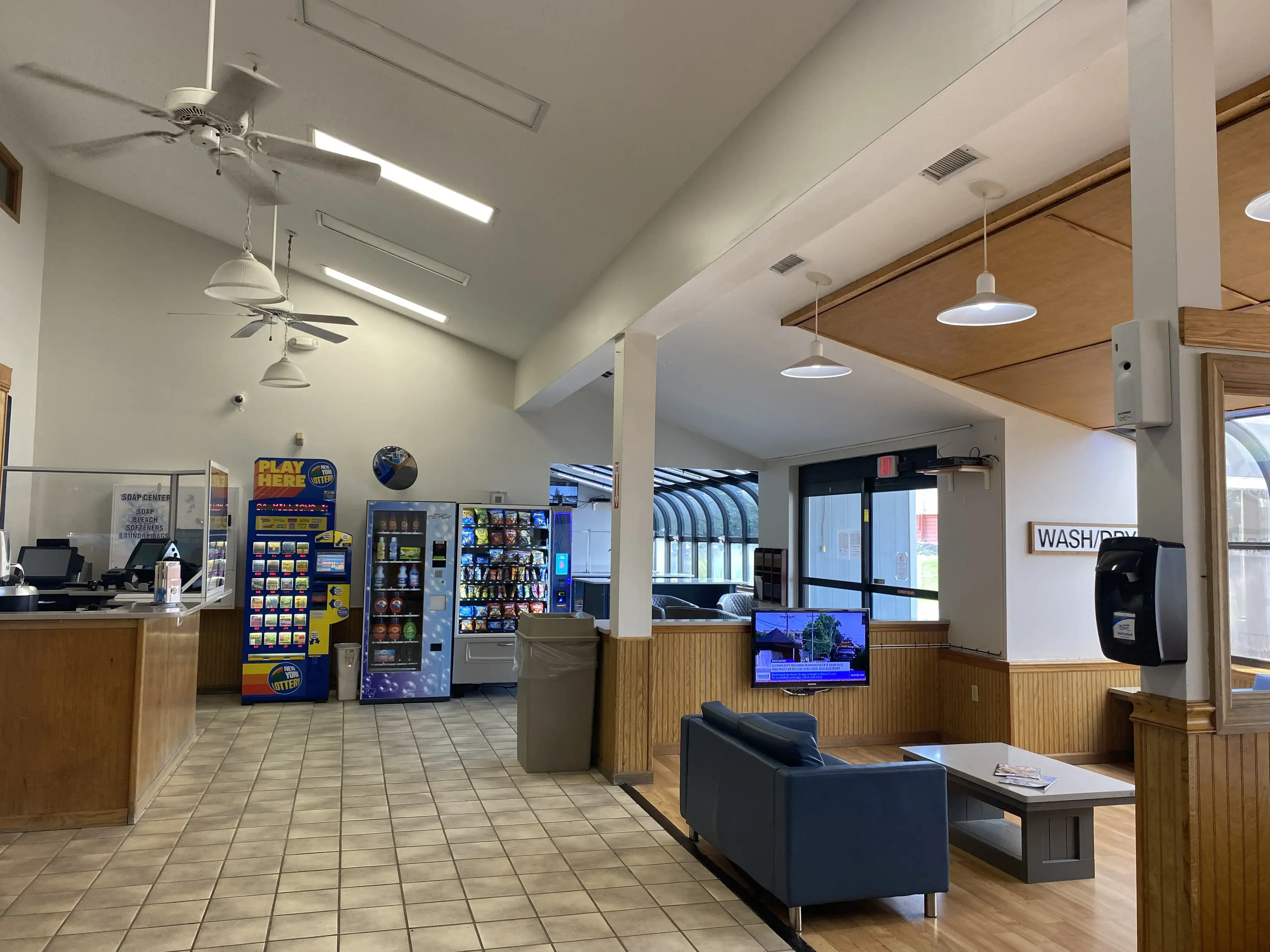 Foam & Wash Laundromat location