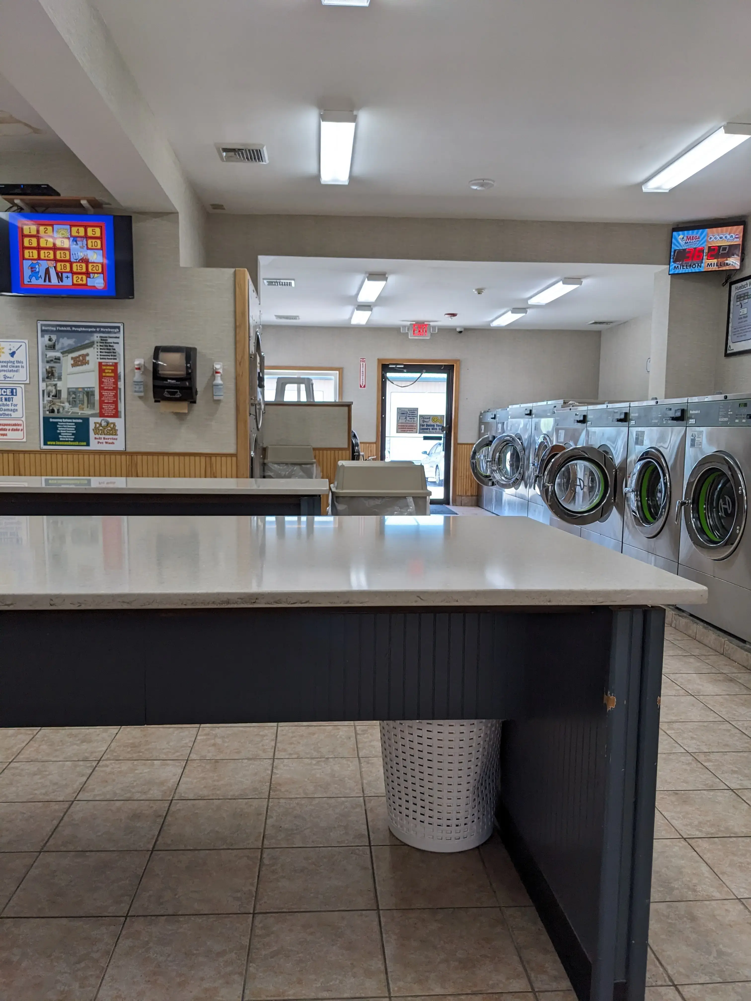 Foam & Wash Laundromat - Image 6