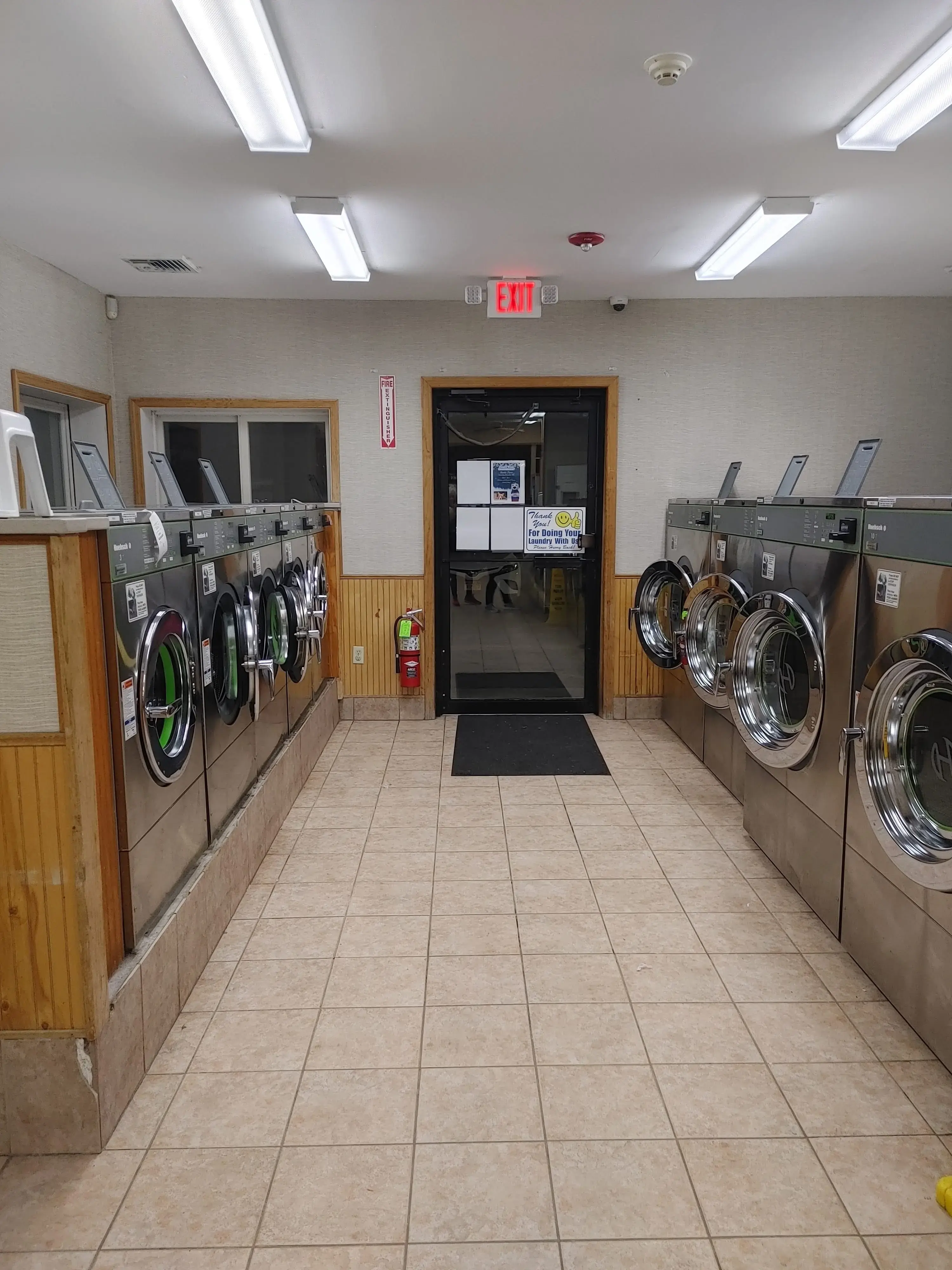 Foam & Wash Laundromat - Image 5