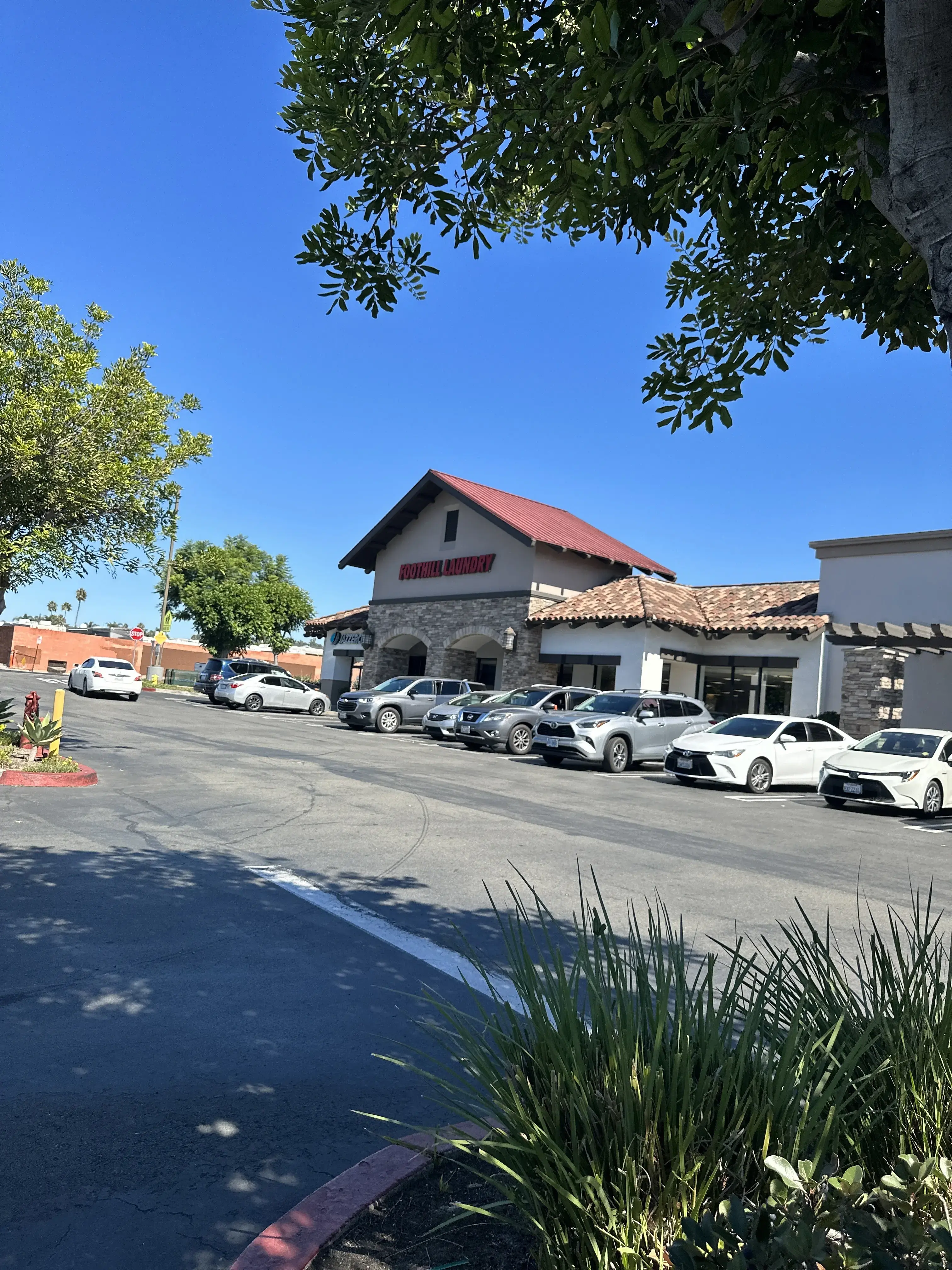 Foothill Laundry thumbnail 17