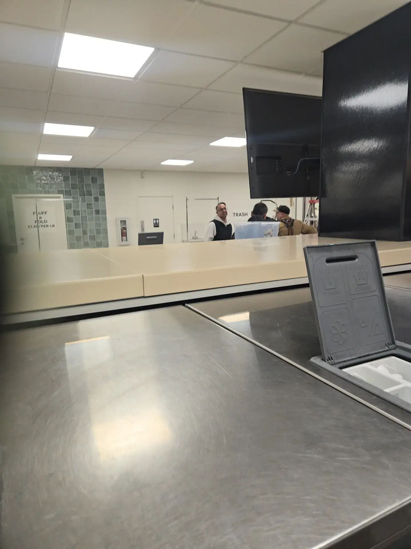 Foothill Laundry - Image 12