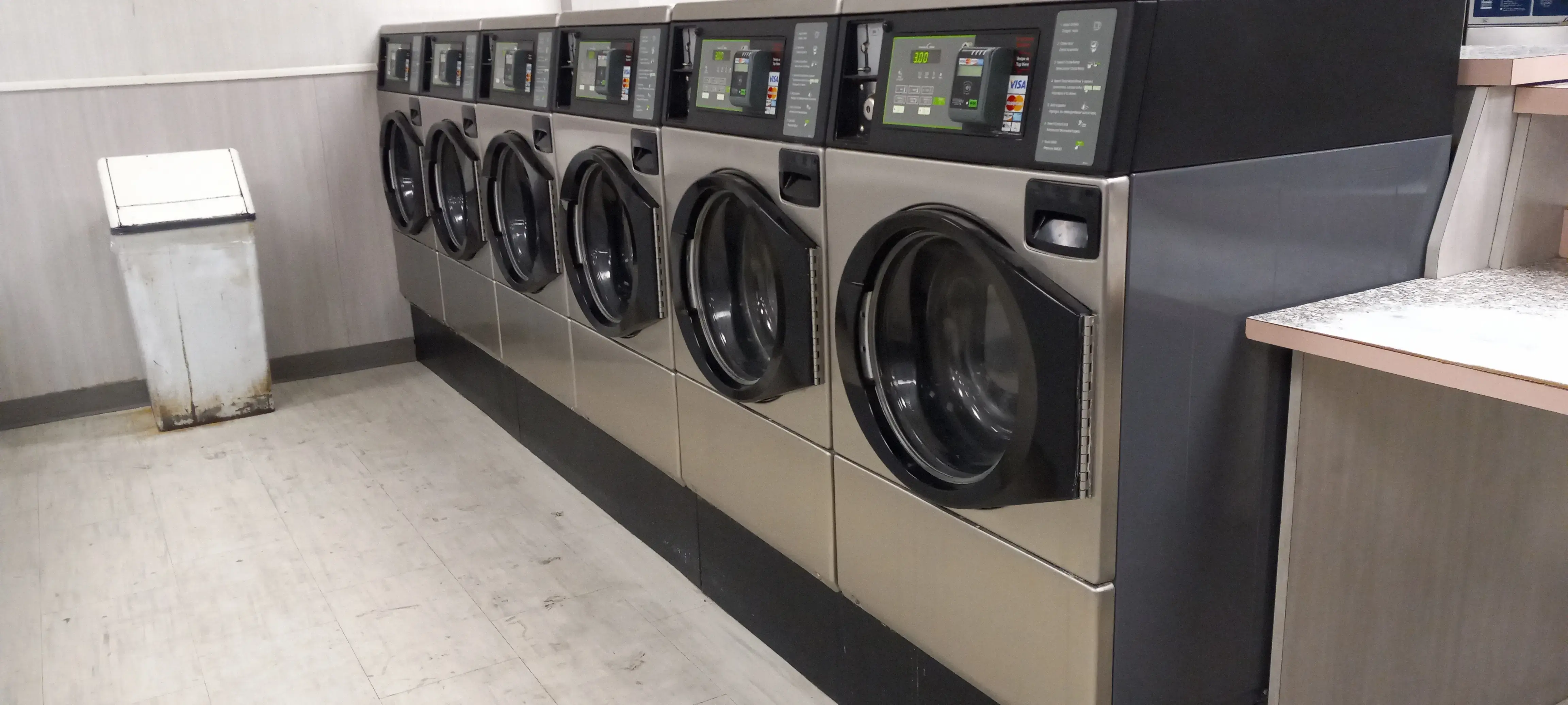 Footprints Laundromat - Image 12