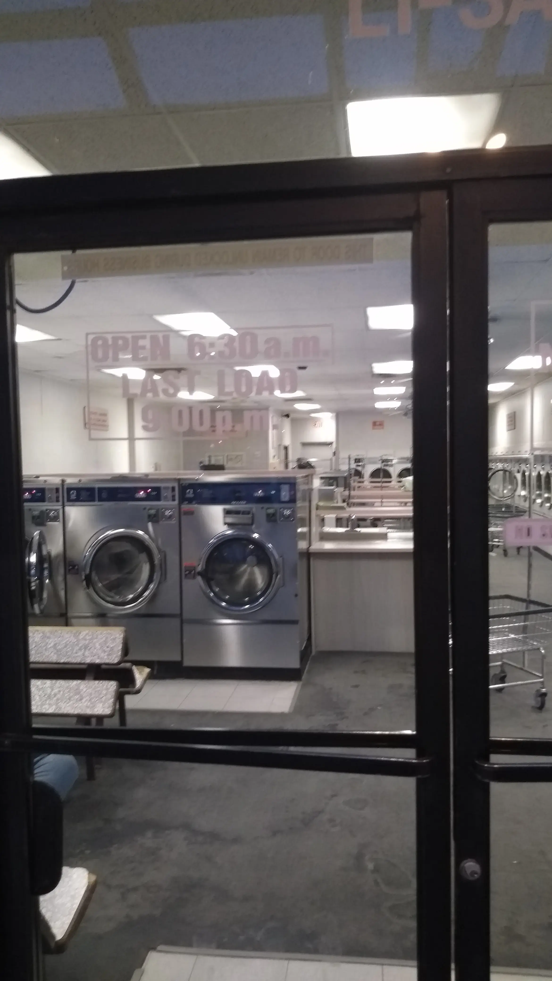 Footprints Laundromat - Image 4