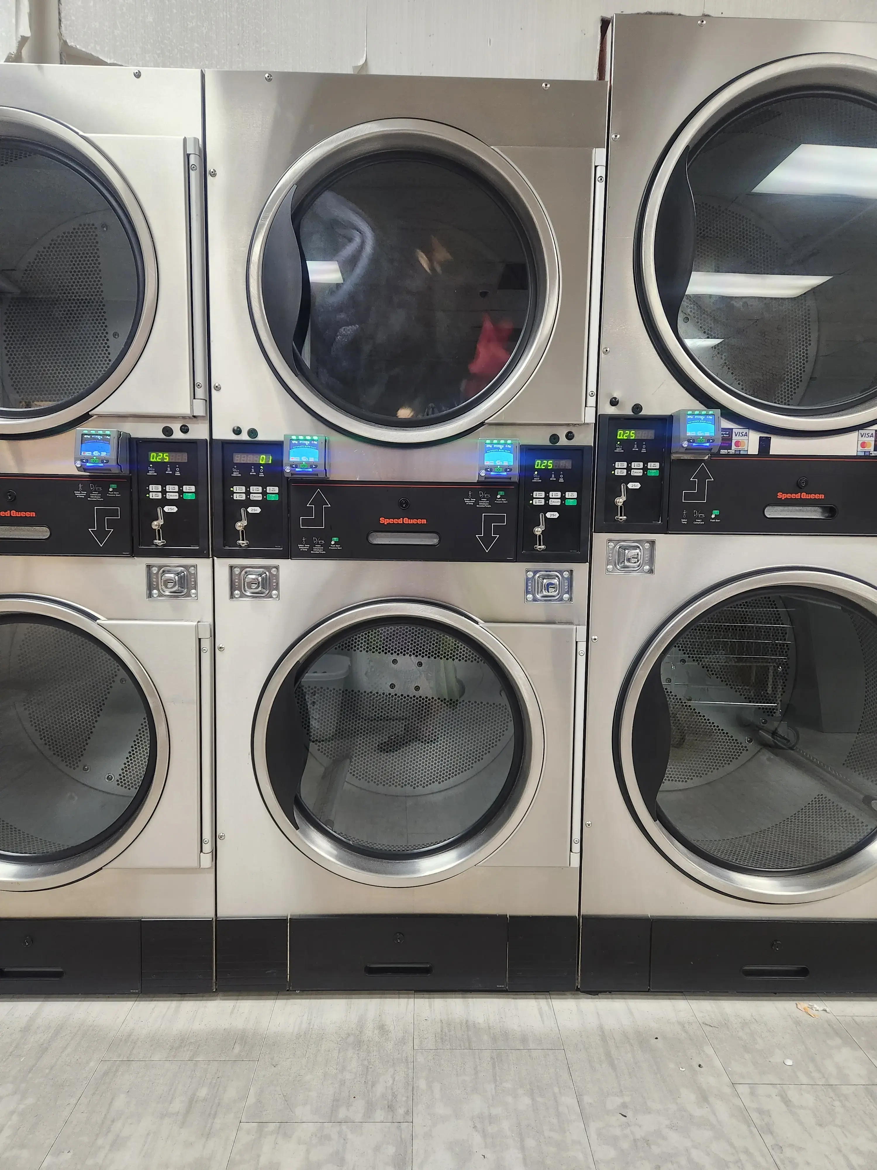 Footprints Laundromat thumbnail 15