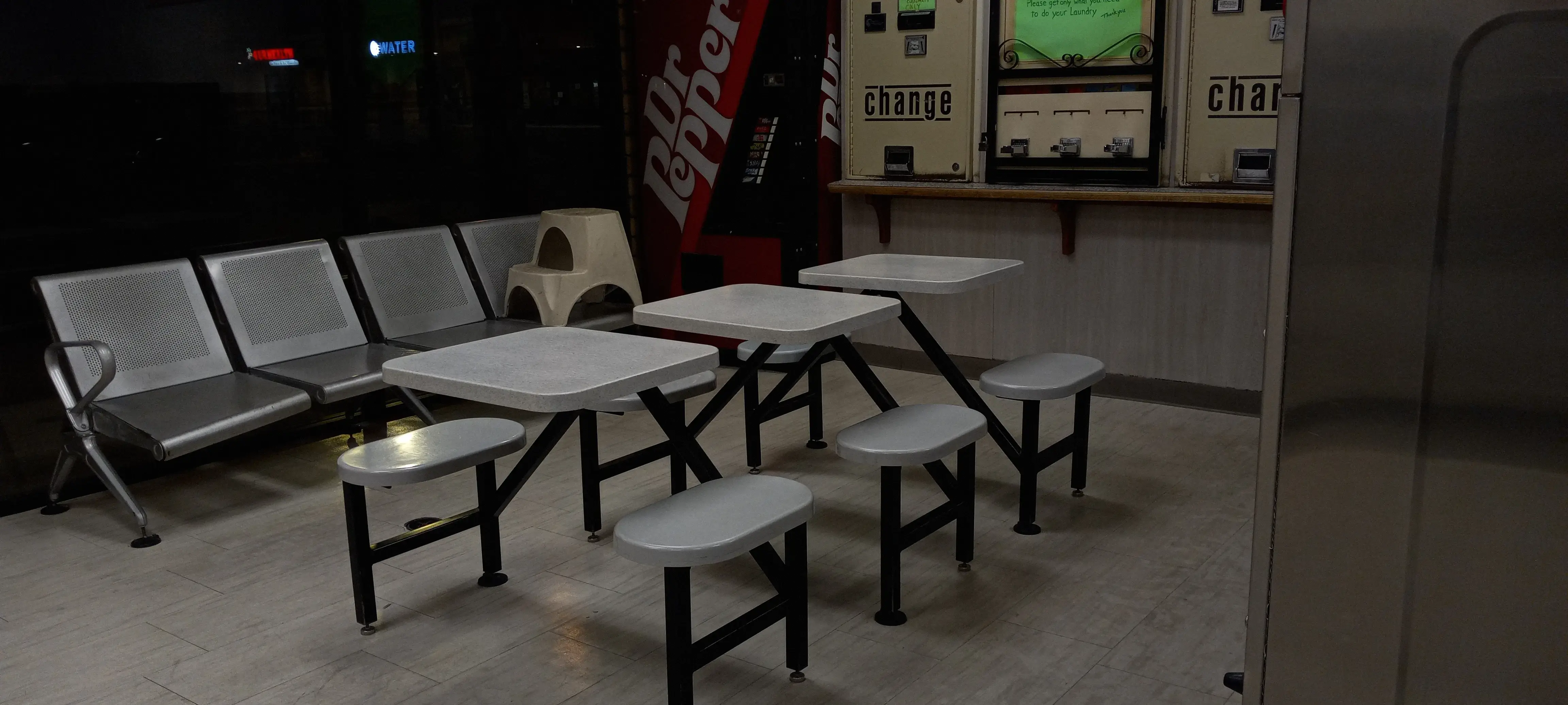 Footprints Laundromat - Image 13