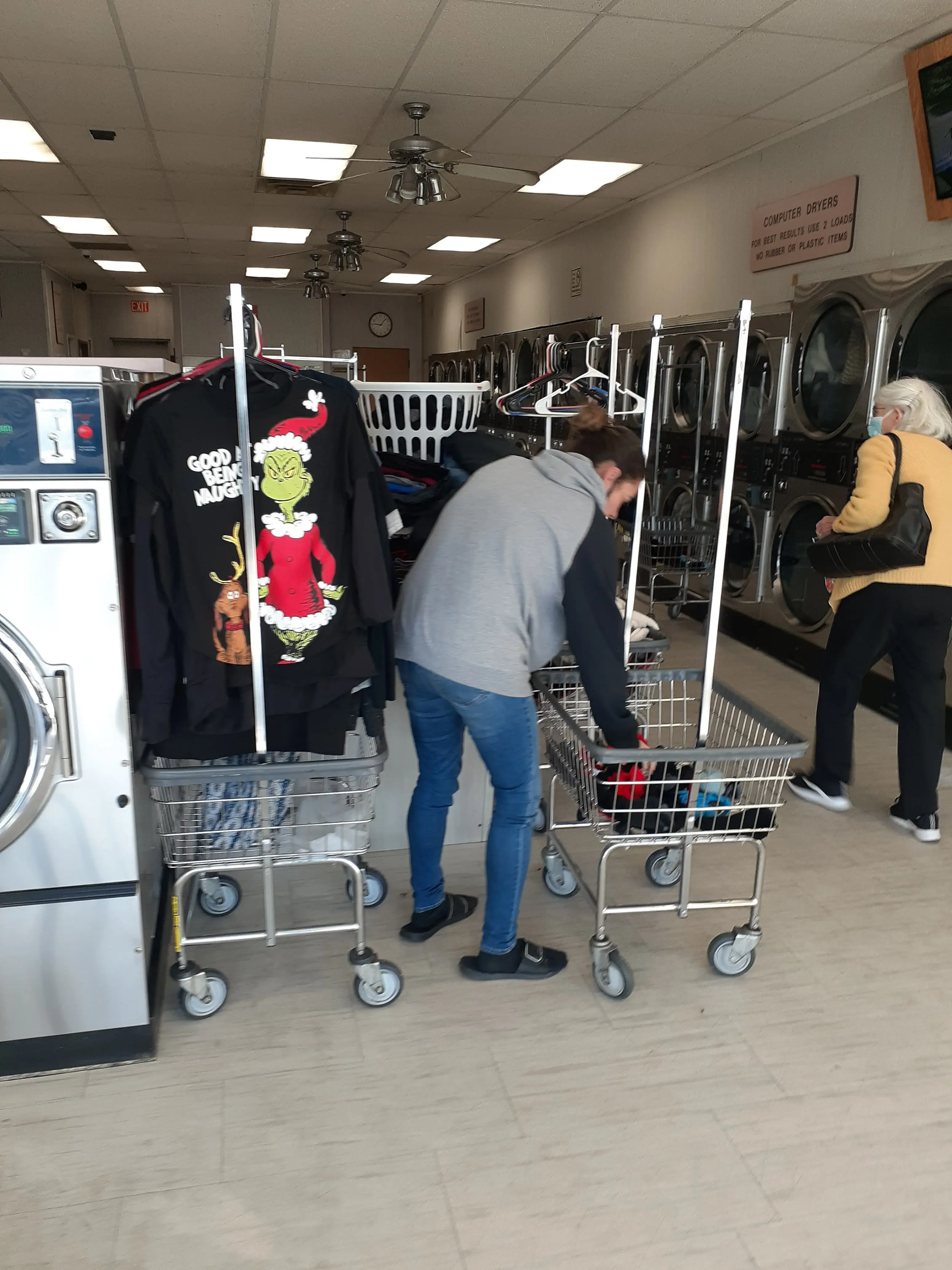 Footprints Laundromat - Image 5