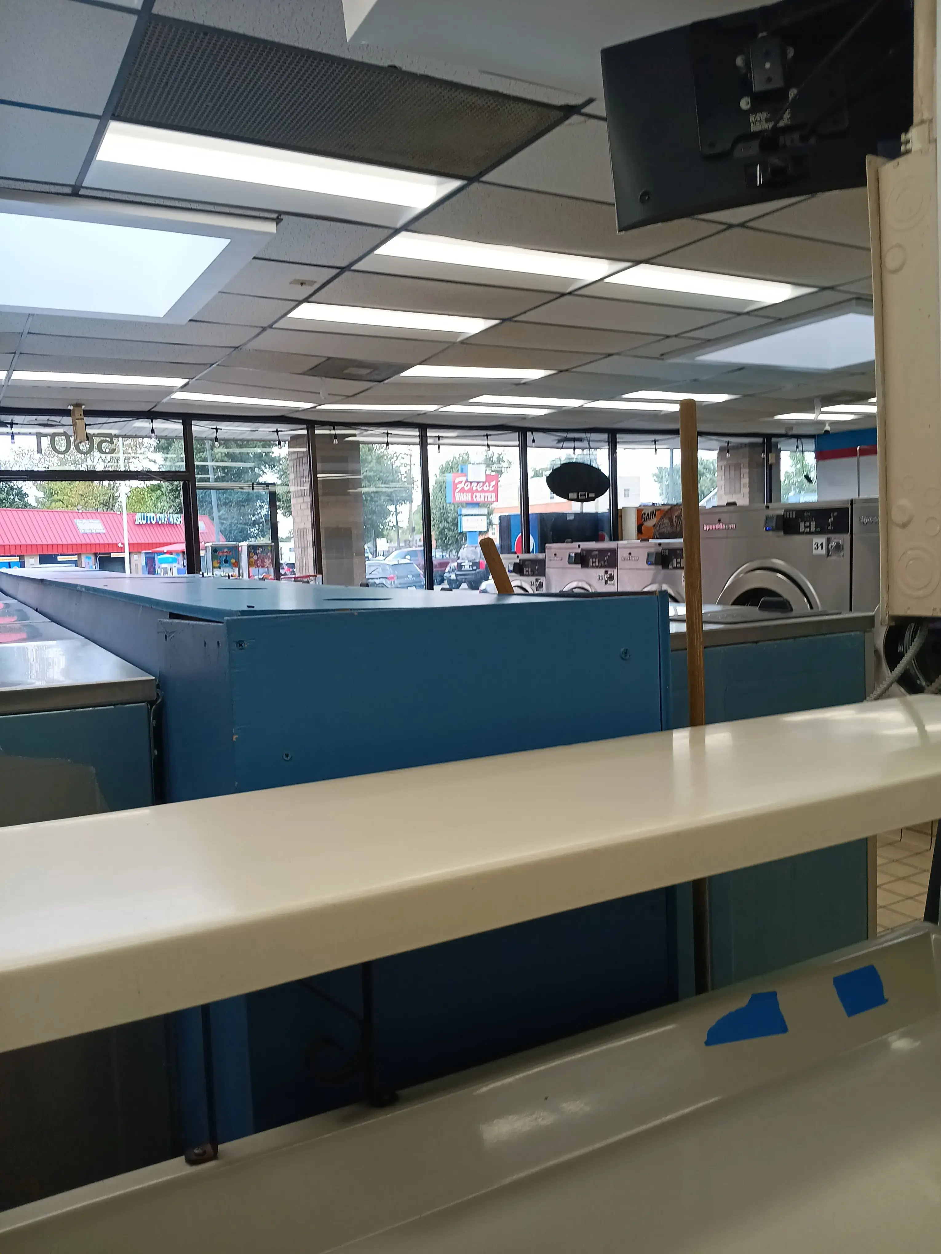Forest 24 Hour Laundromat thumbnail 9