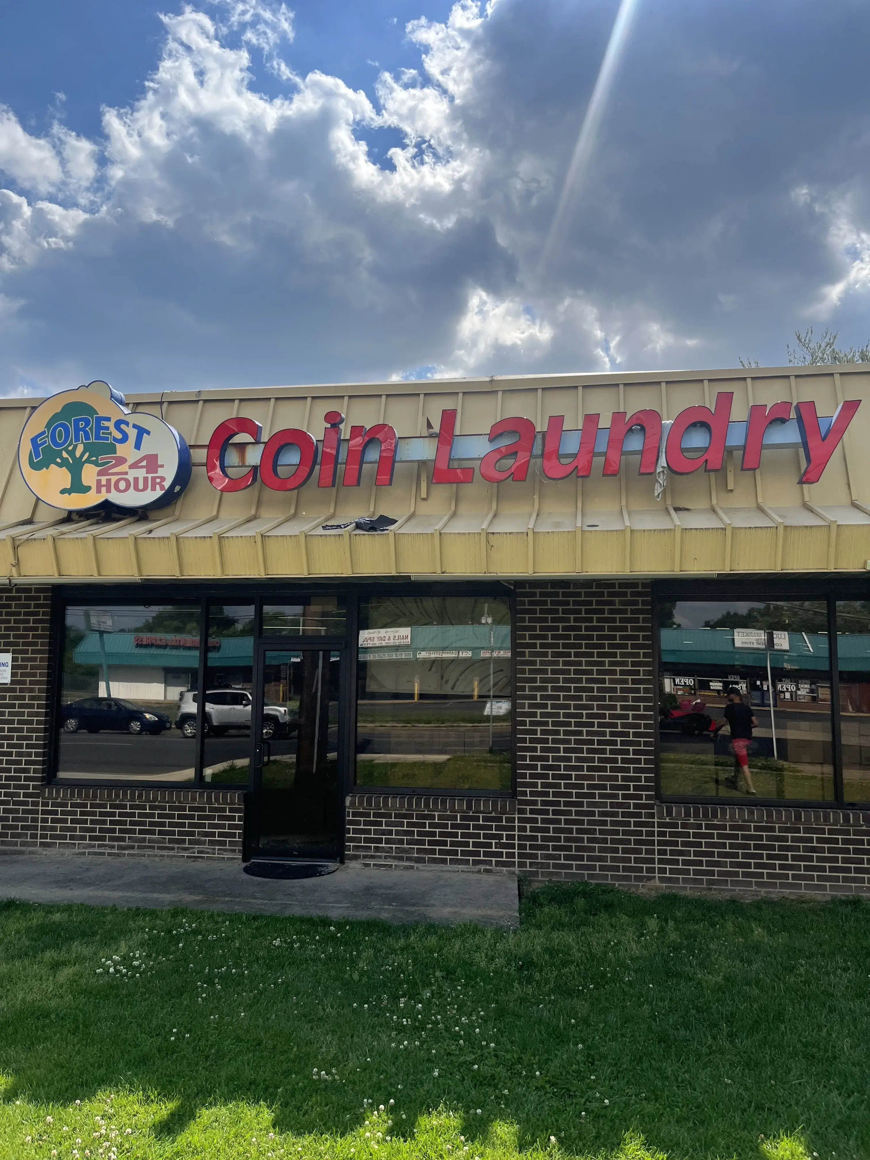 Forest 24 Hour Laundromat - Image 20
