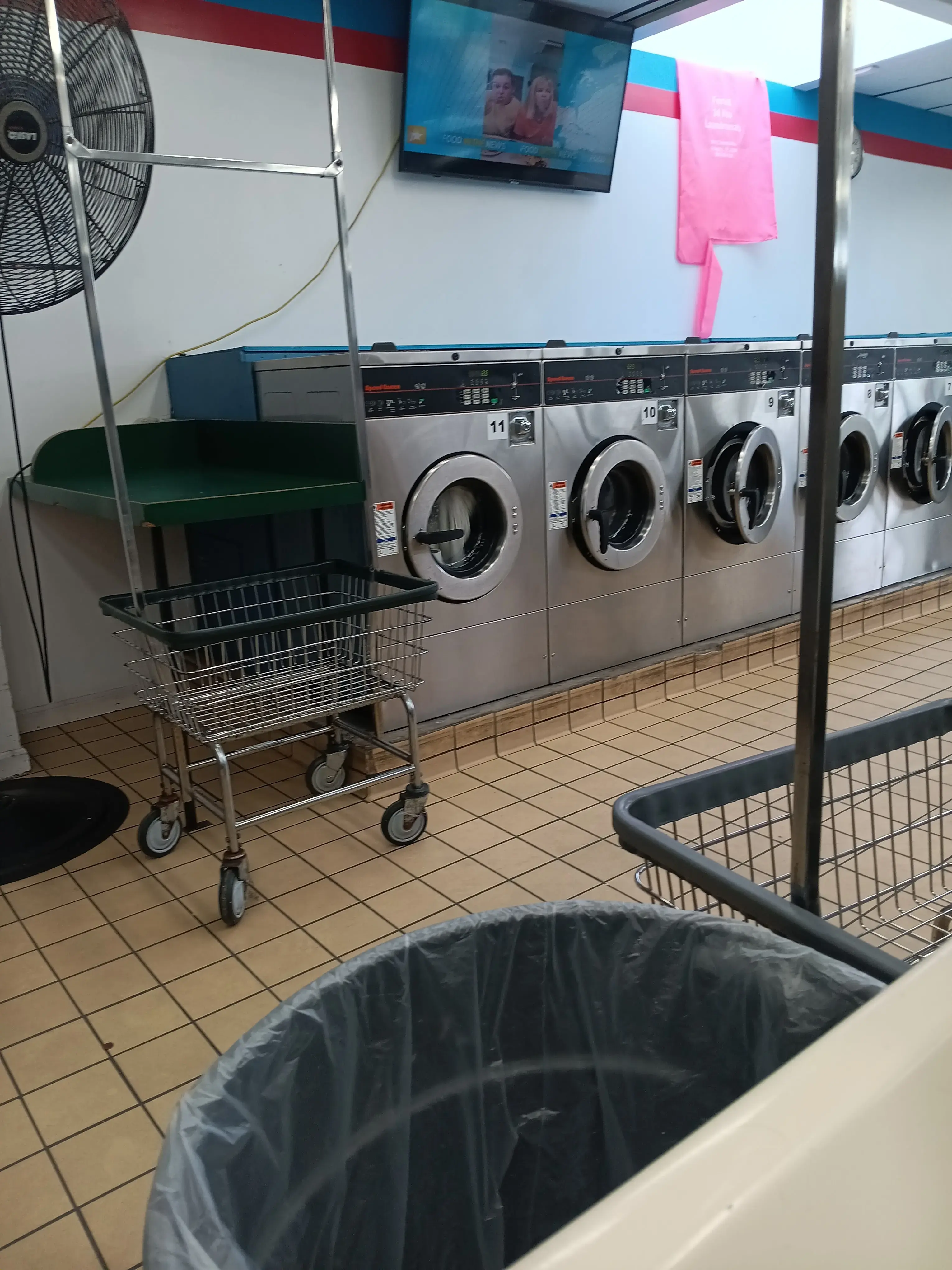 Forest 24 Hour Laundromat - Image 20