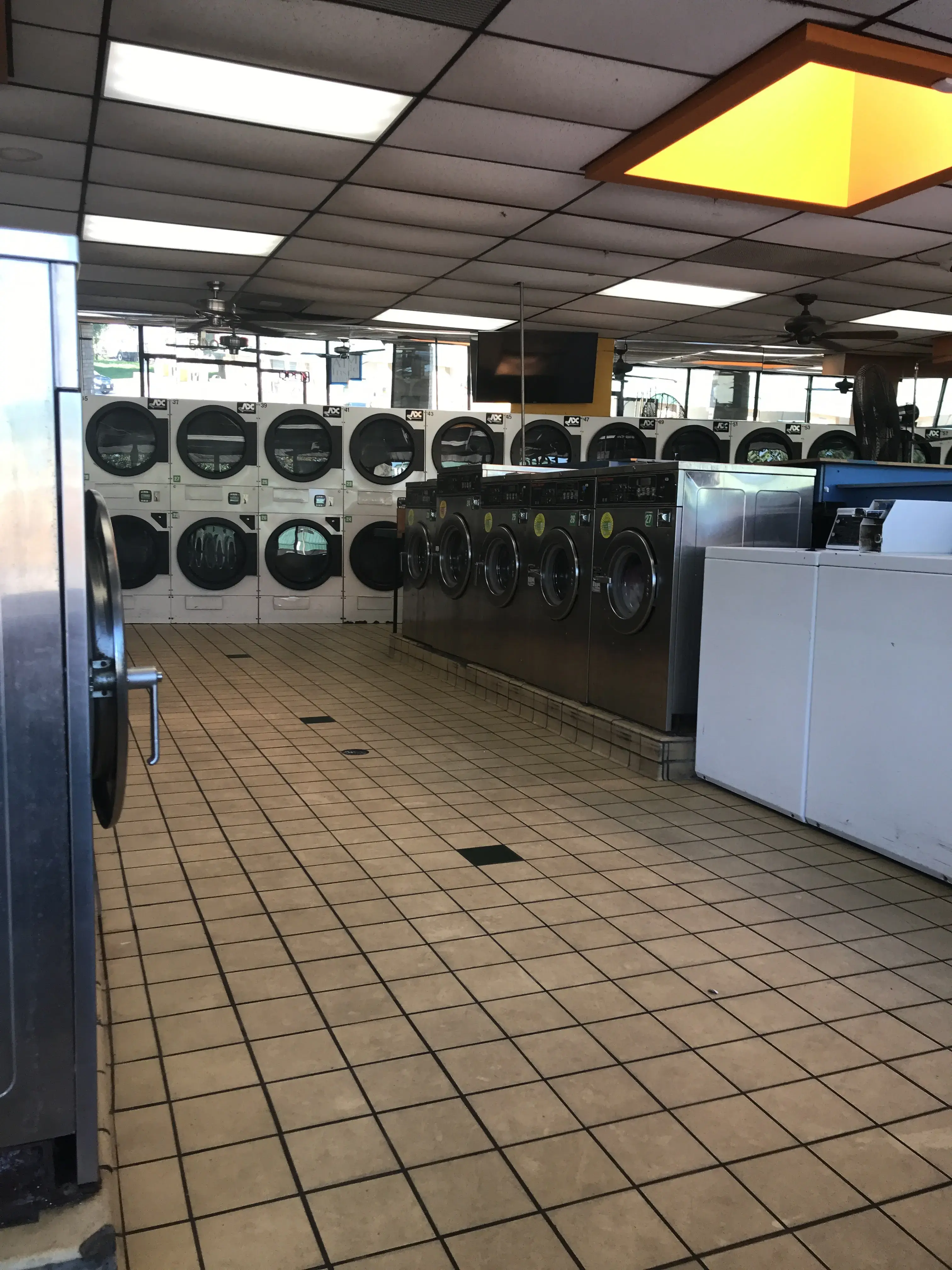 Forest 24 Hour Laundromat - Image 16