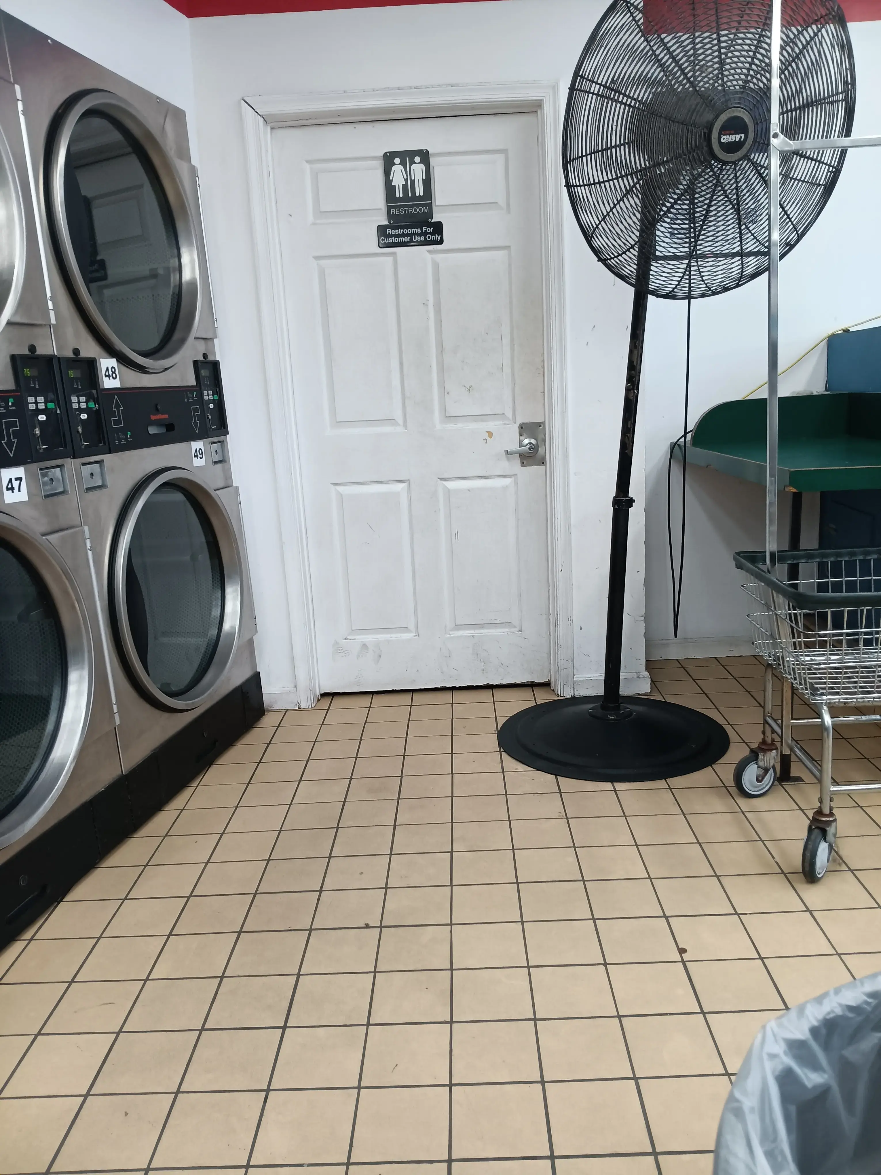 Forest 24 Hour Laundromat thumbnail 17