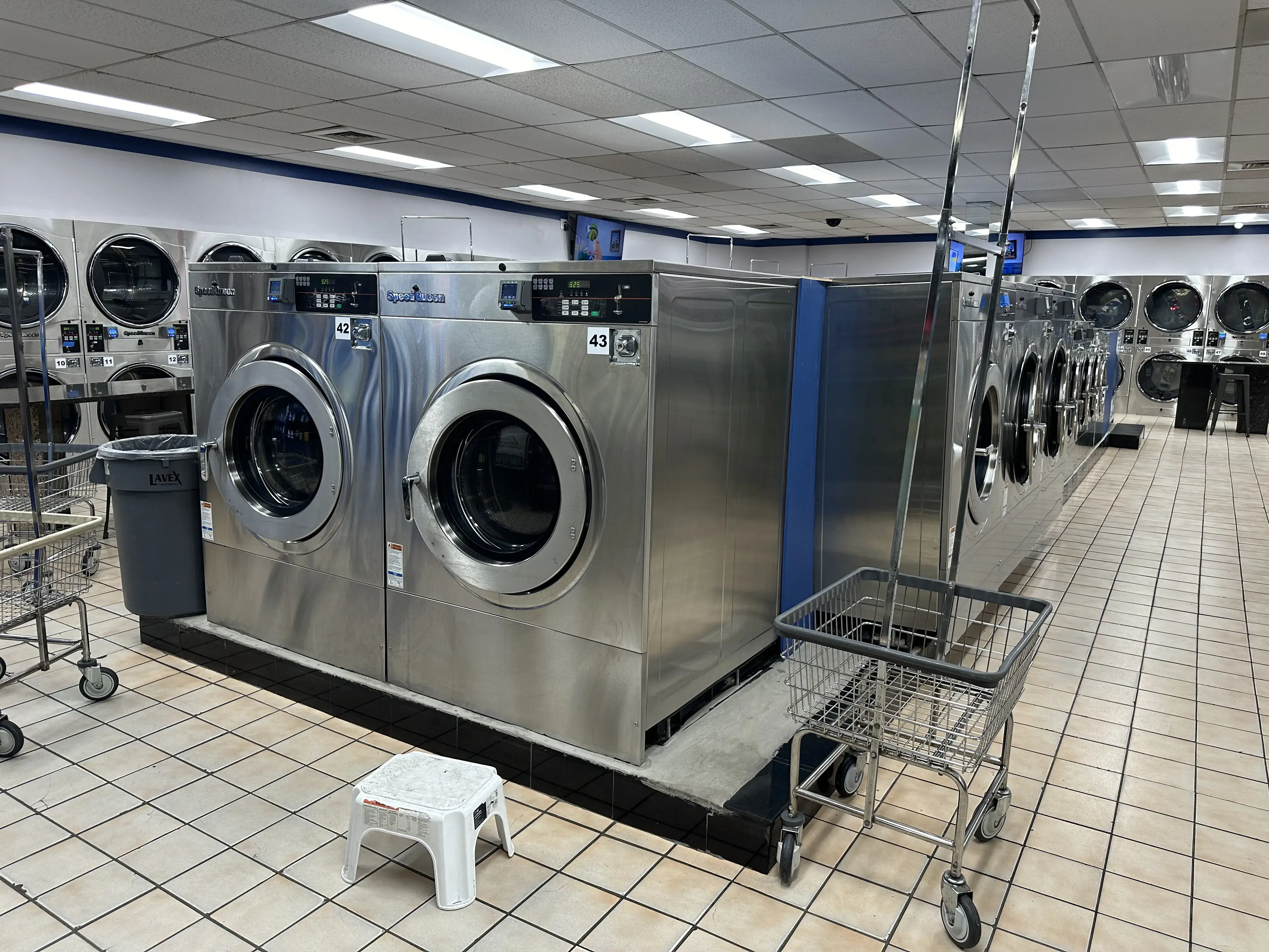 Forest 24 Hour Laundromat - Image 2