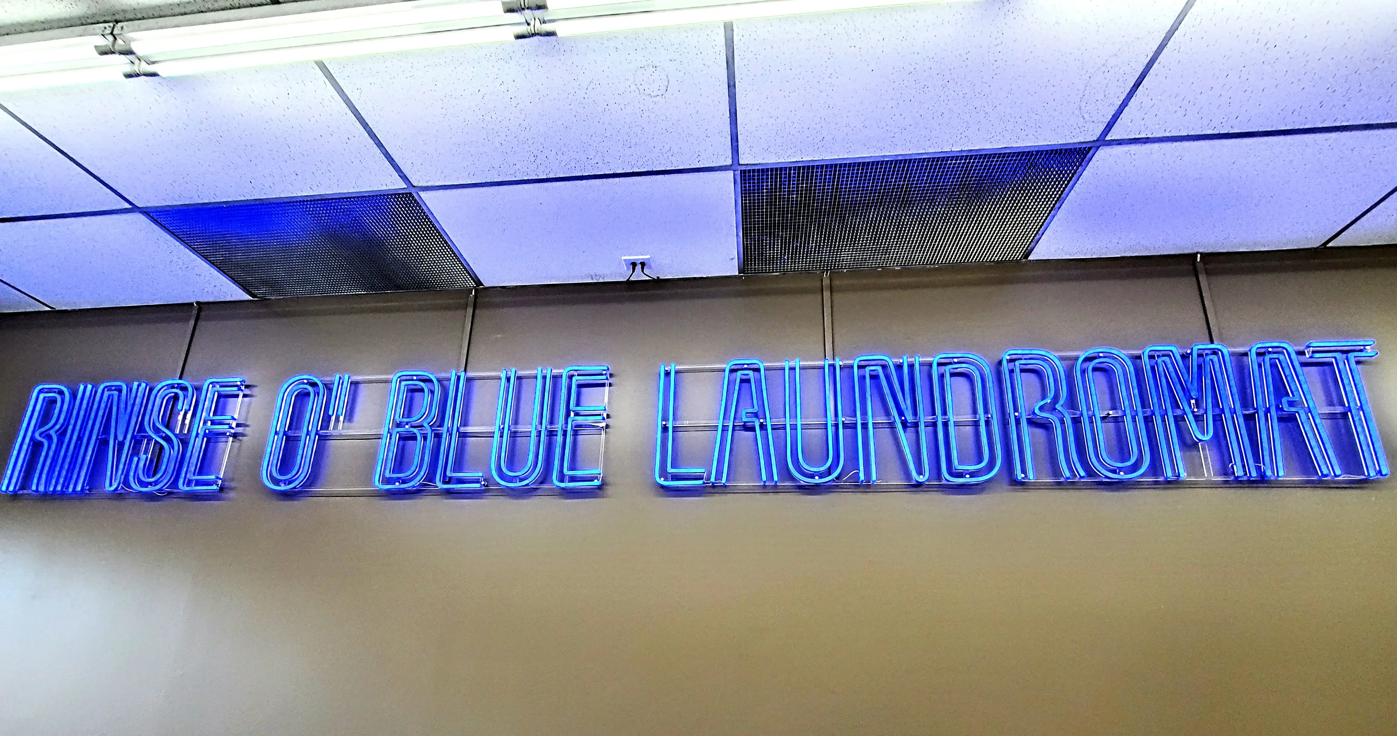 Forest Hills Rinse O' Blue Laundromat thumbnail 15