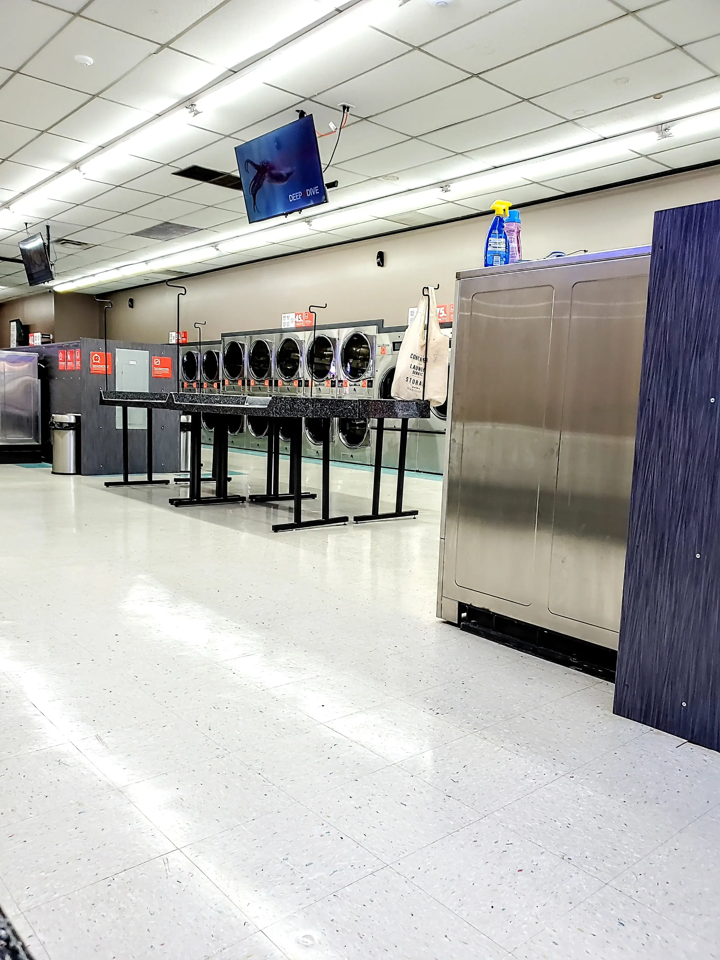 Forest Hills Rinse O' Blue Laundromat thumbnail 17