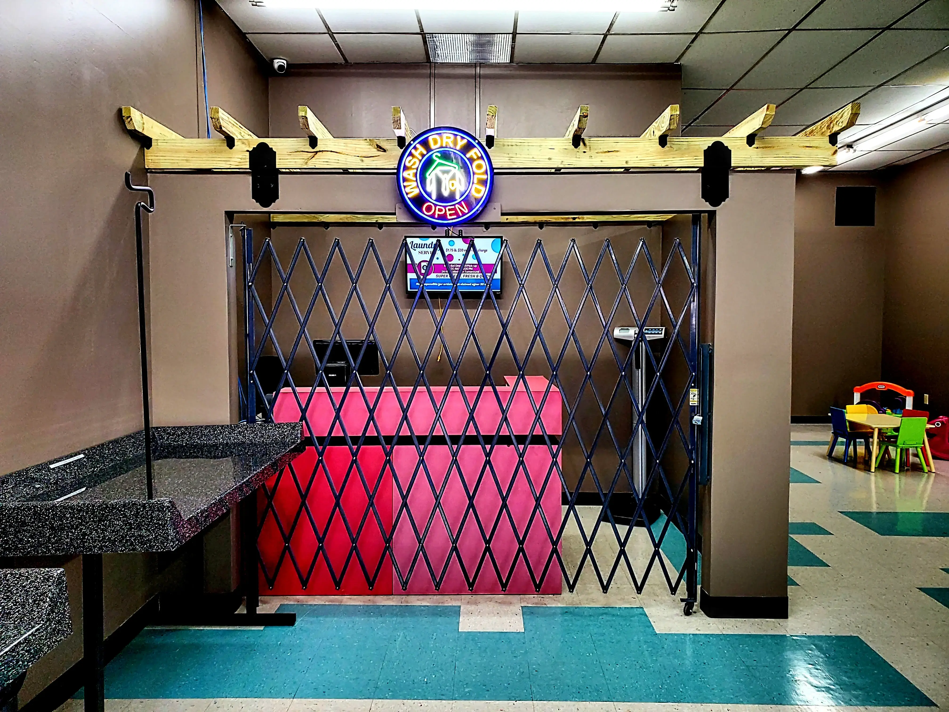 Forest Hills Rinse O' Blue Laundromat - Image 11
