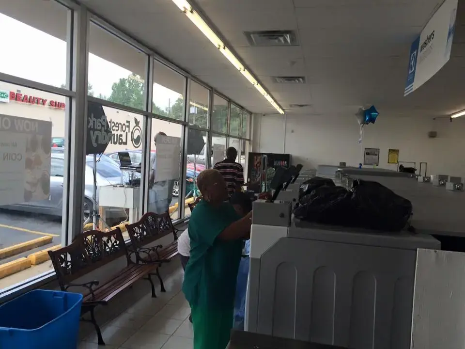 Forest Park Laundry Lavanderia 4843 Jonesboro Rd. thumbnail 5