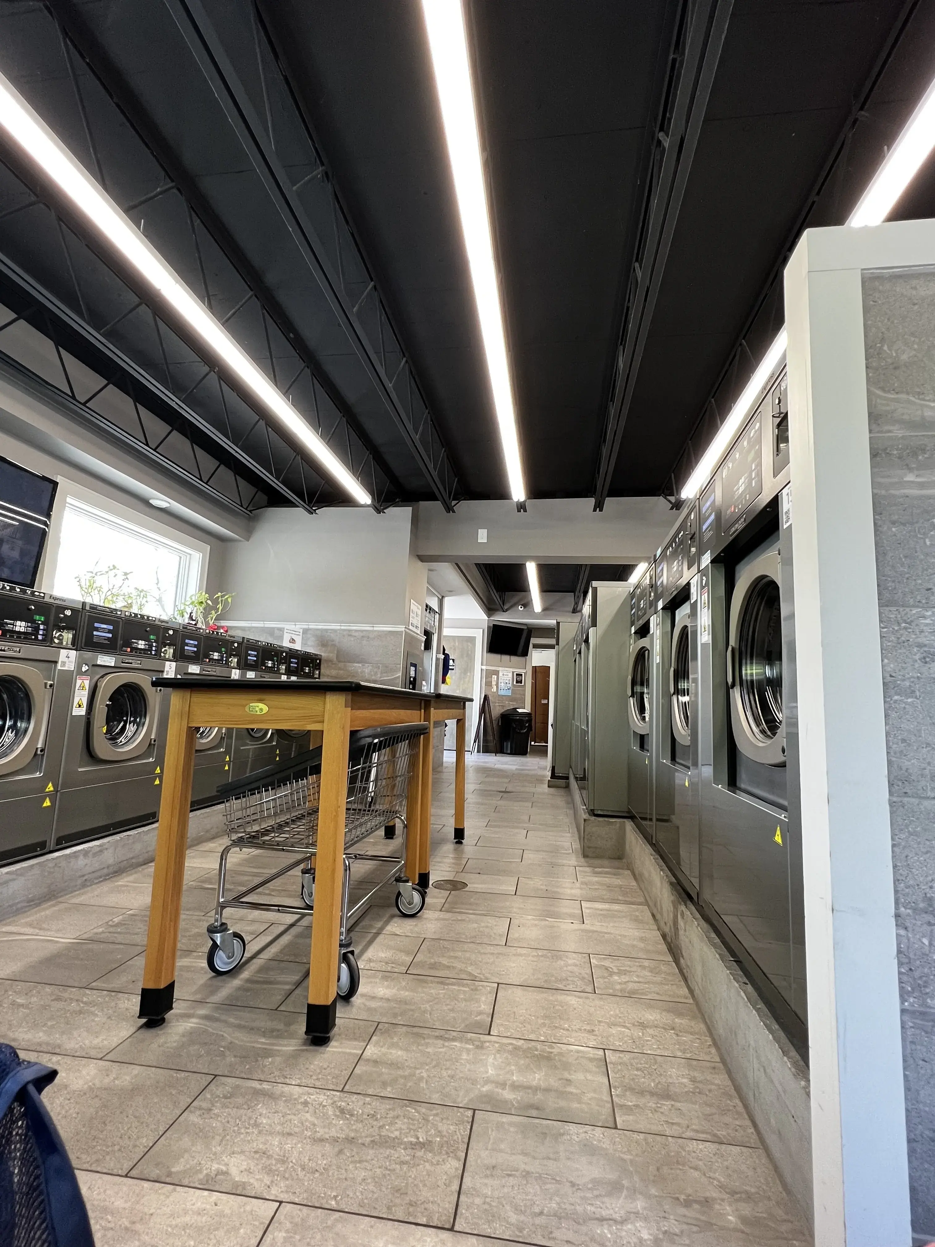 Forester Ave Express Laundry Center - Image 5